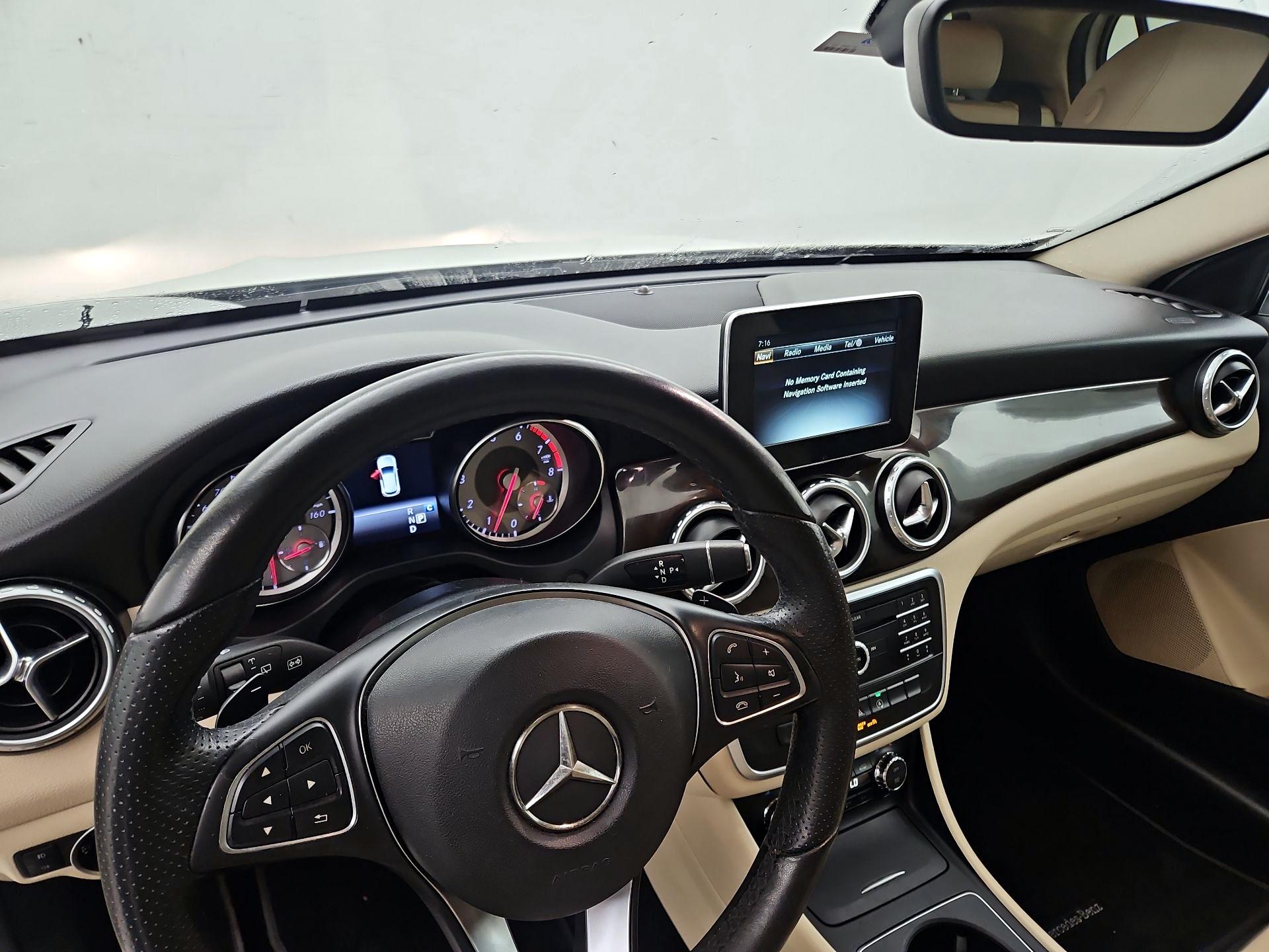 Thumbnail: 2017 Mercedes-Benz GLA - 9