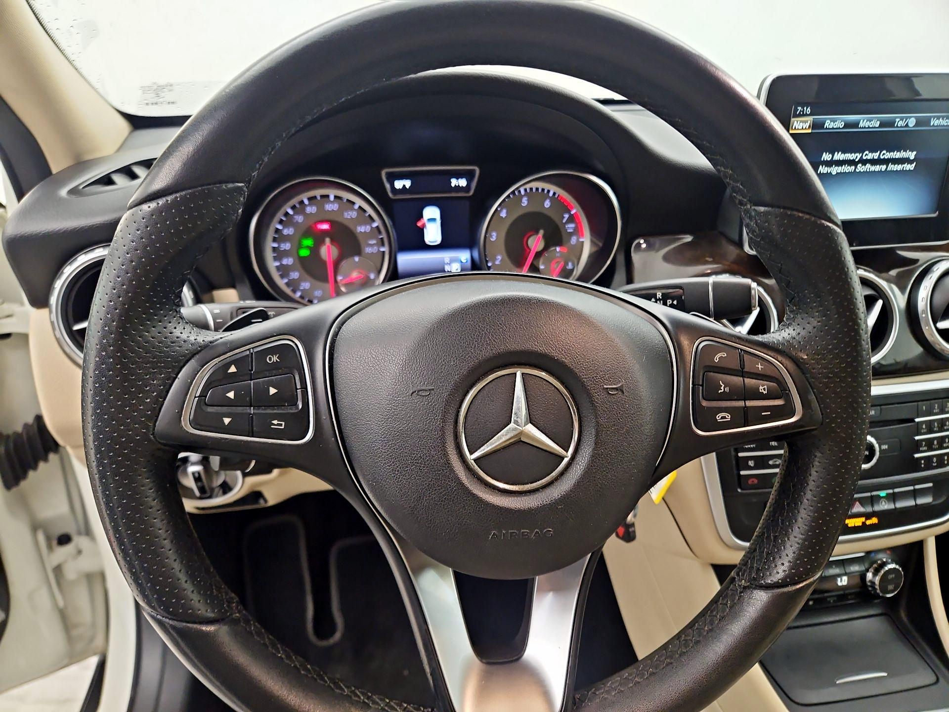 Thumbnail: 2017 Mercedes-Benz GLA - 10