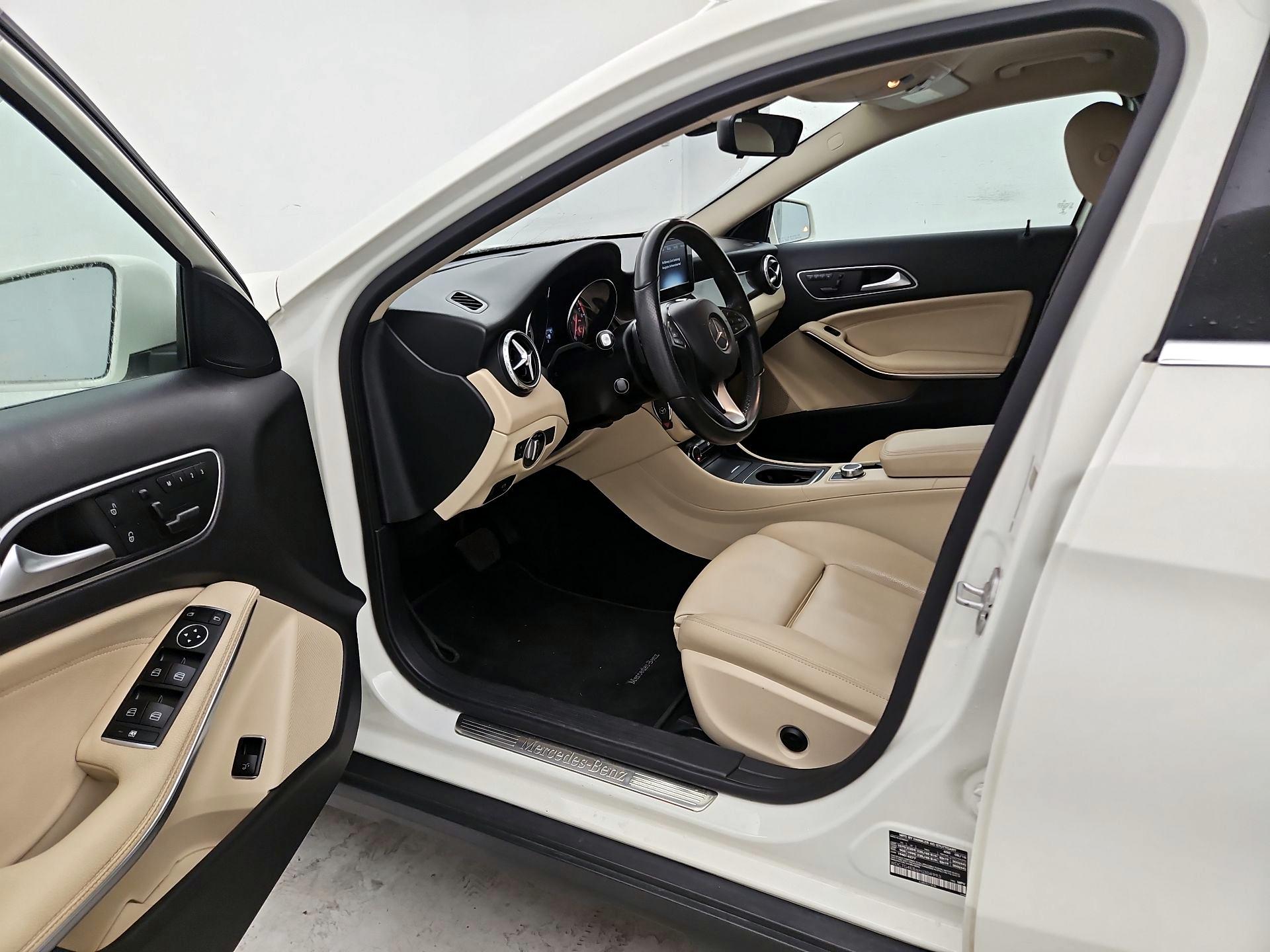 Thumbnail: 2017 Mercedes-Benz GLA - 11