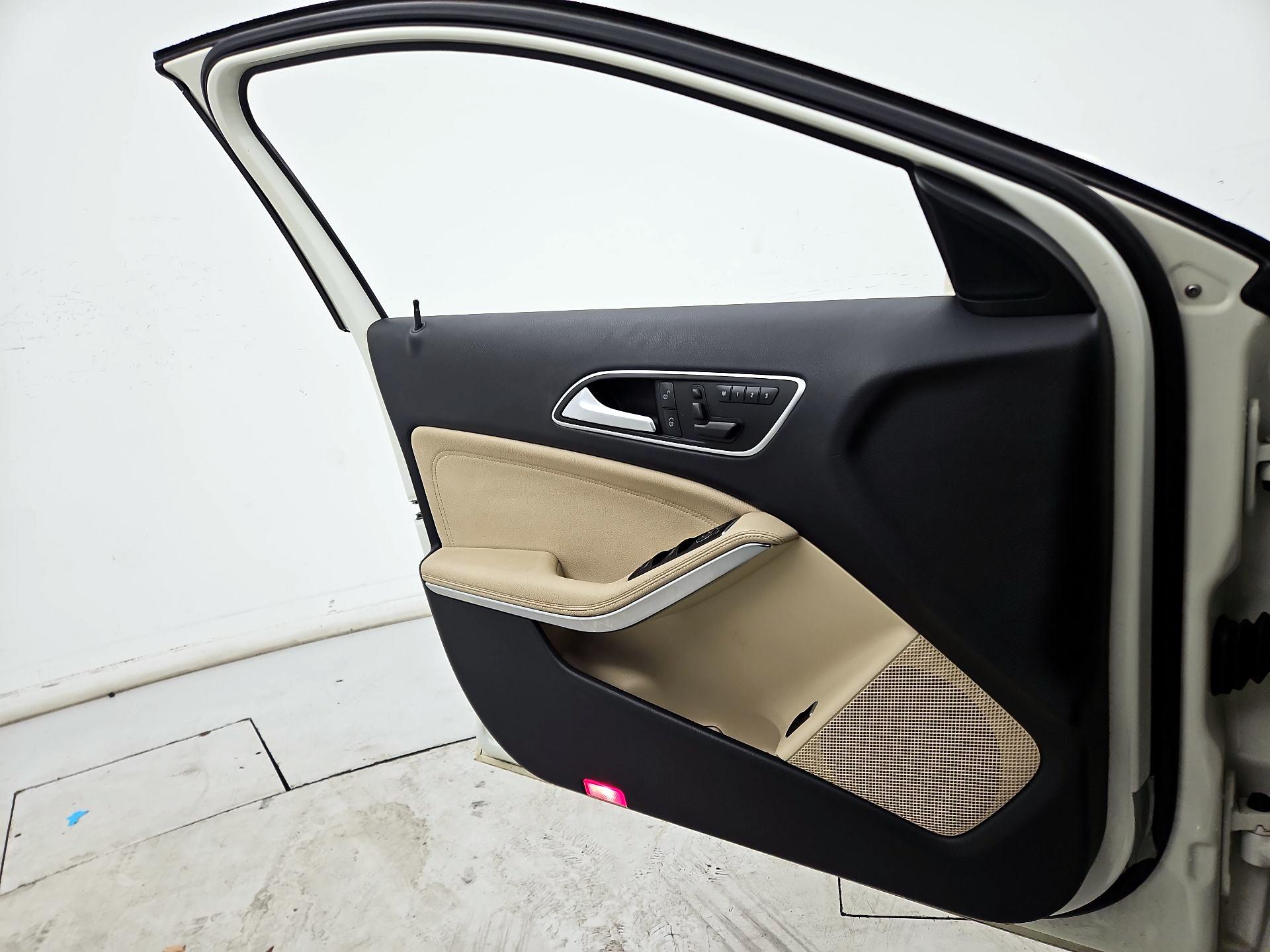 Thumbnail: 2017 Mercedes-Benz GLA - 12