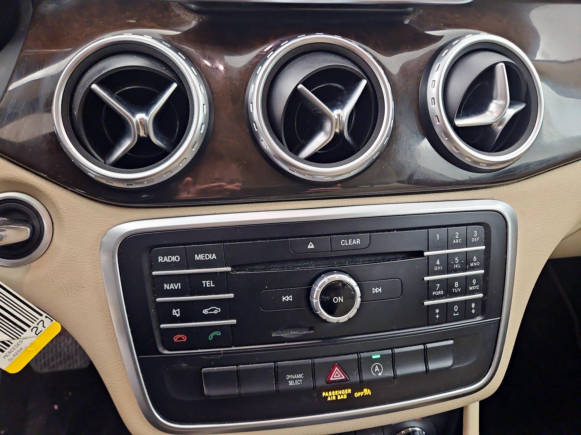 Thumbnail: 2017 Mercedes-Benz GLA - 17