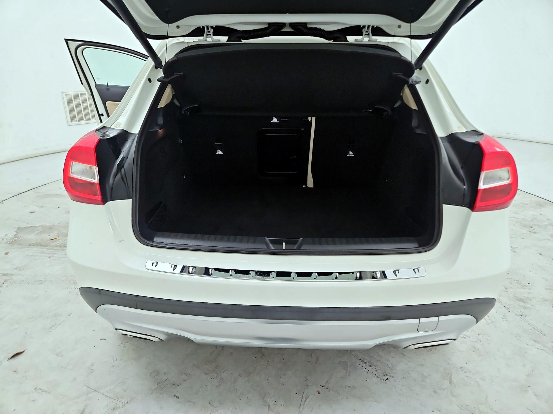 Thumbnail: 2017 Mercedes-Benz GLA - 20