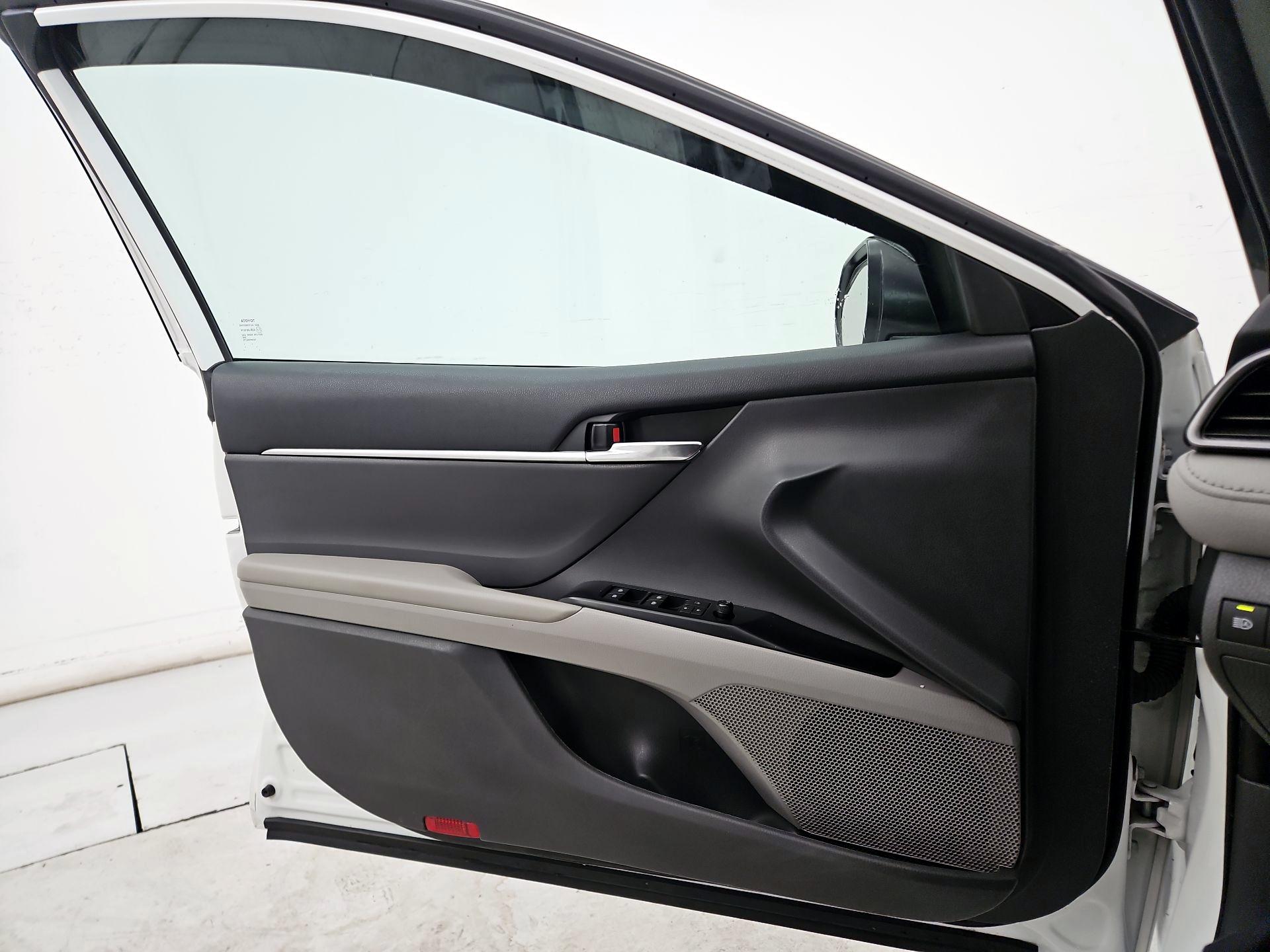 Thumbnail: 2020 Toyota Camry - 12