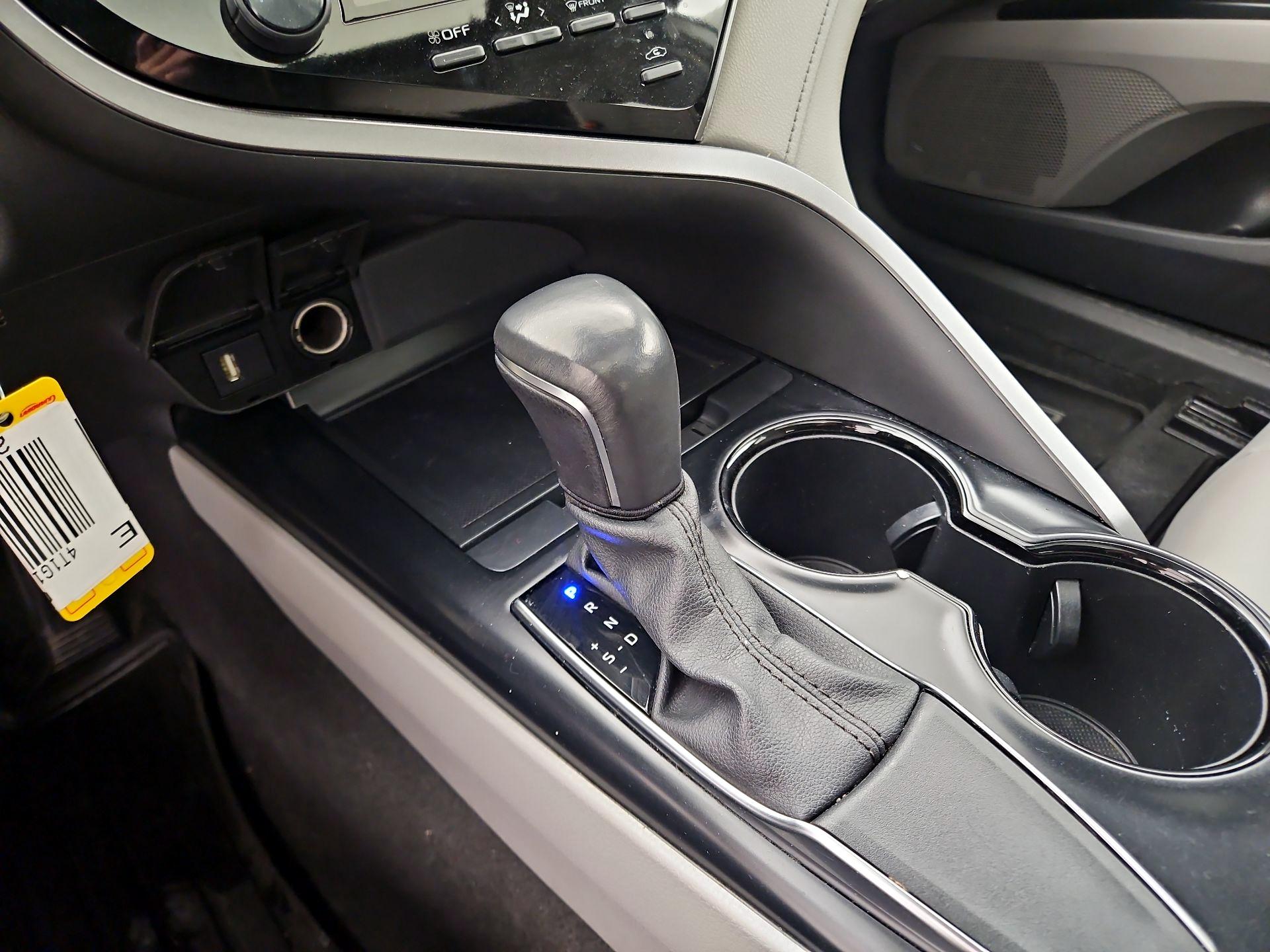 Thumbnail: 2020 Toyota Camry - 17