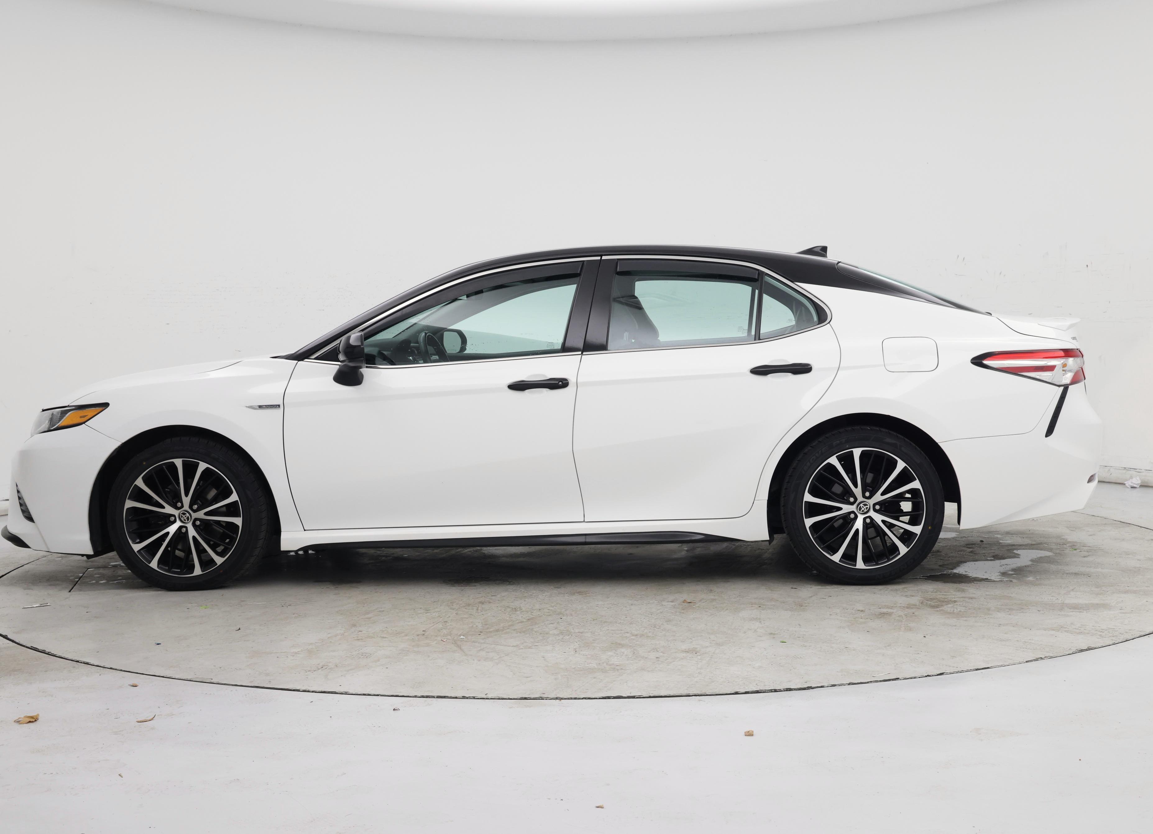 Thumbnail: 2020 Toyota Camry - 3