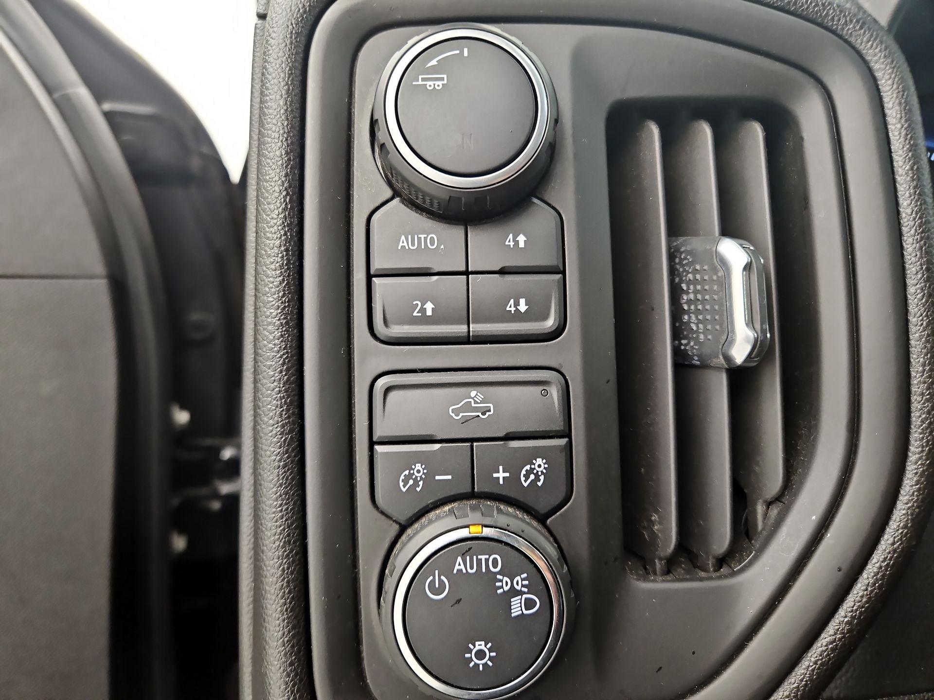 Thumbnail: 2020 Chevrolet Silverado 1500 - 13