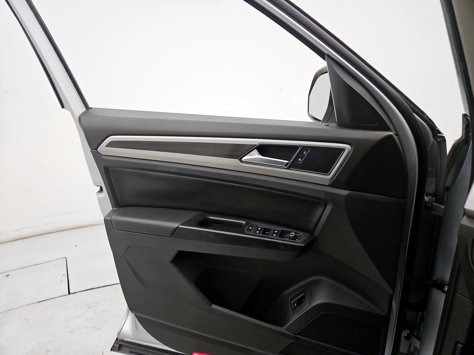 Thumbnail: 2018 Volkswagen Atlas - 12