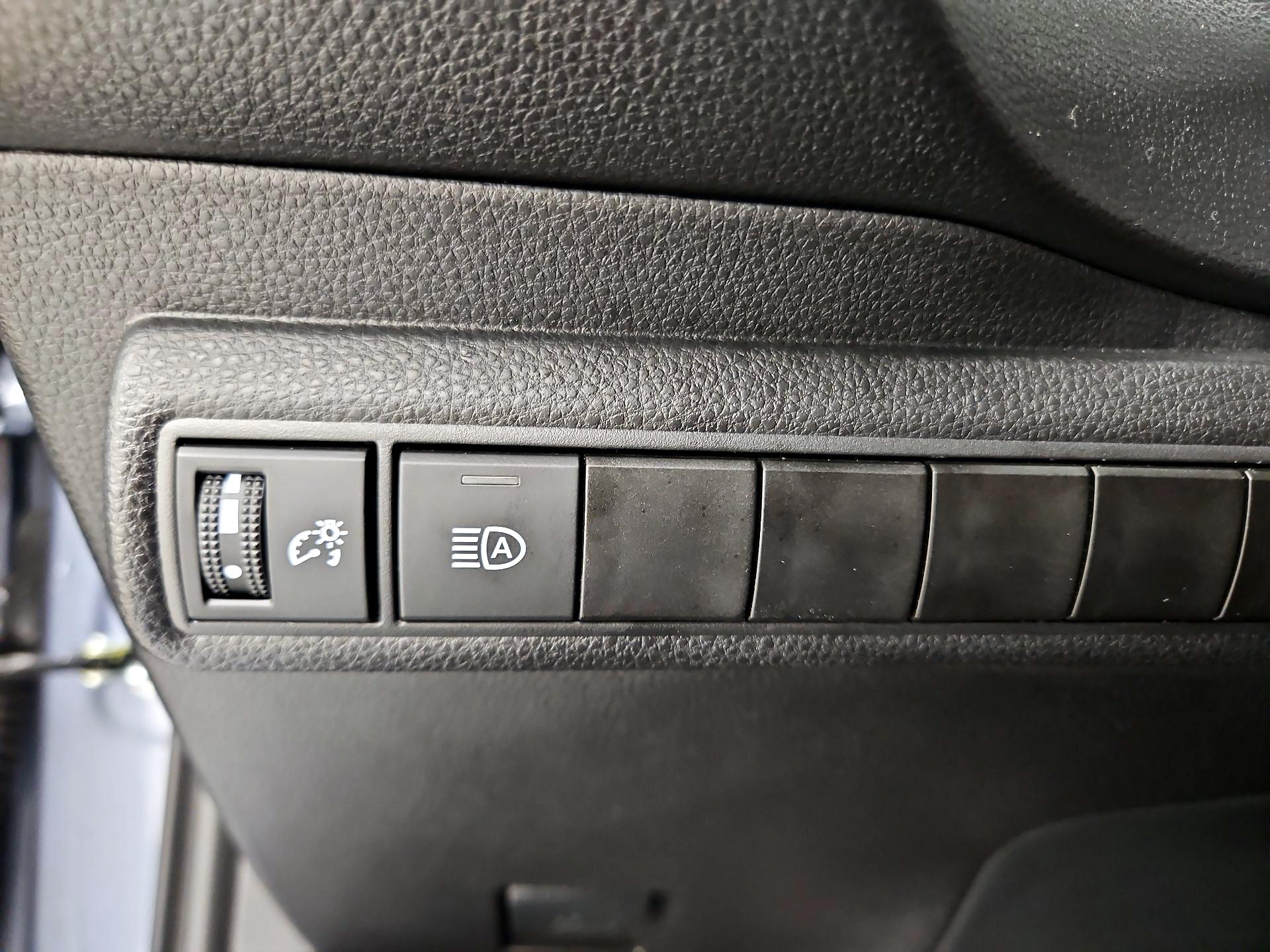 Thumbnail: 2025 Toyota Corolla - 13