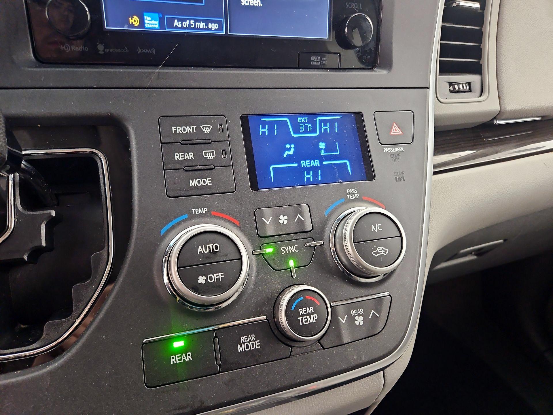 Thumbnail: 2017 Toyota Sienna - 16