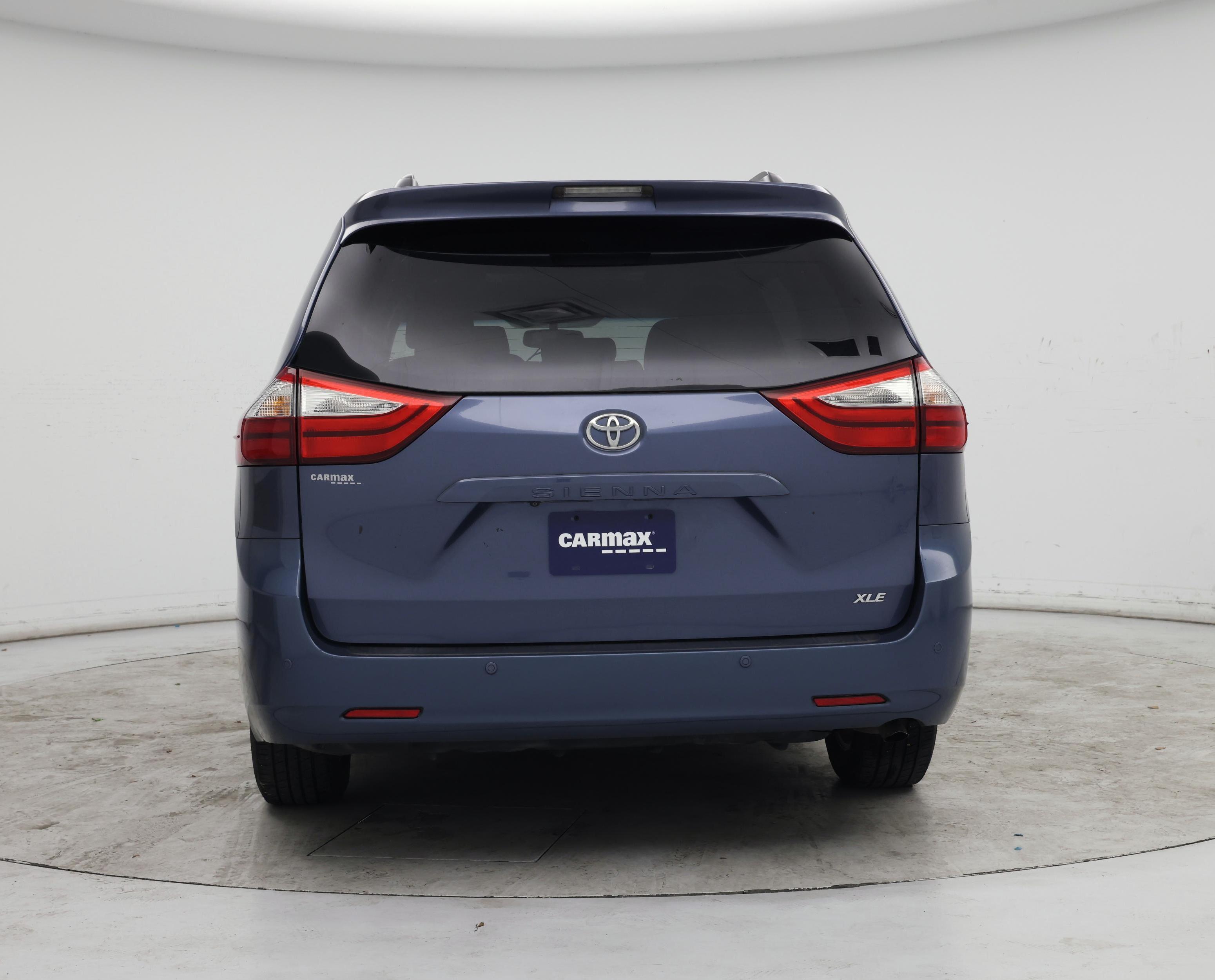 Thumbnail: 2017 Toyota Sienna - 6