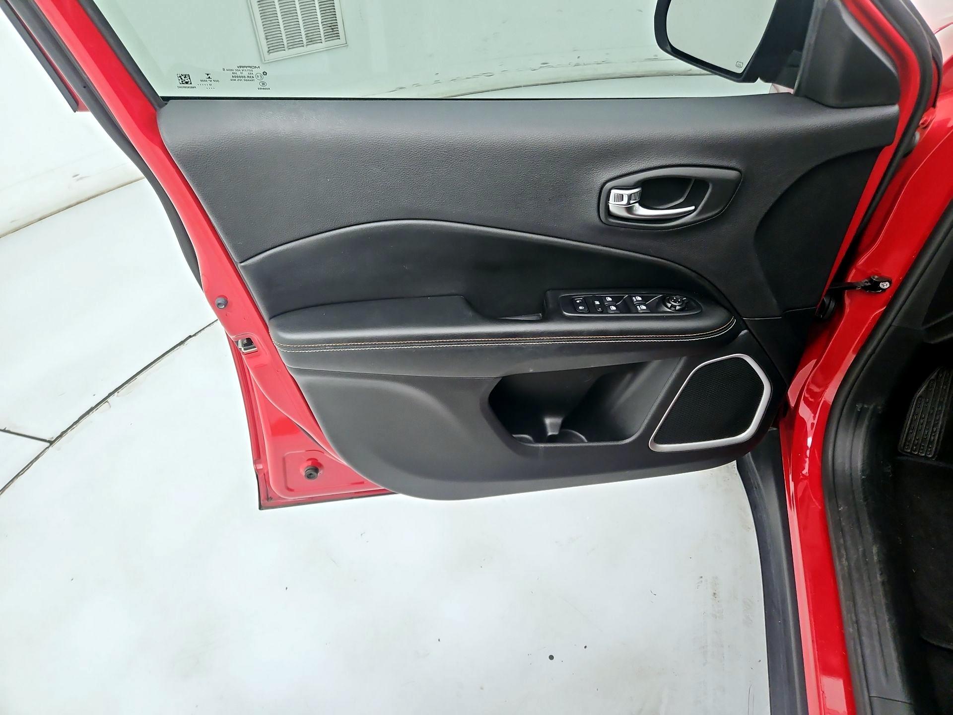 Thumbnail: 2020 Jeep Compass - 12