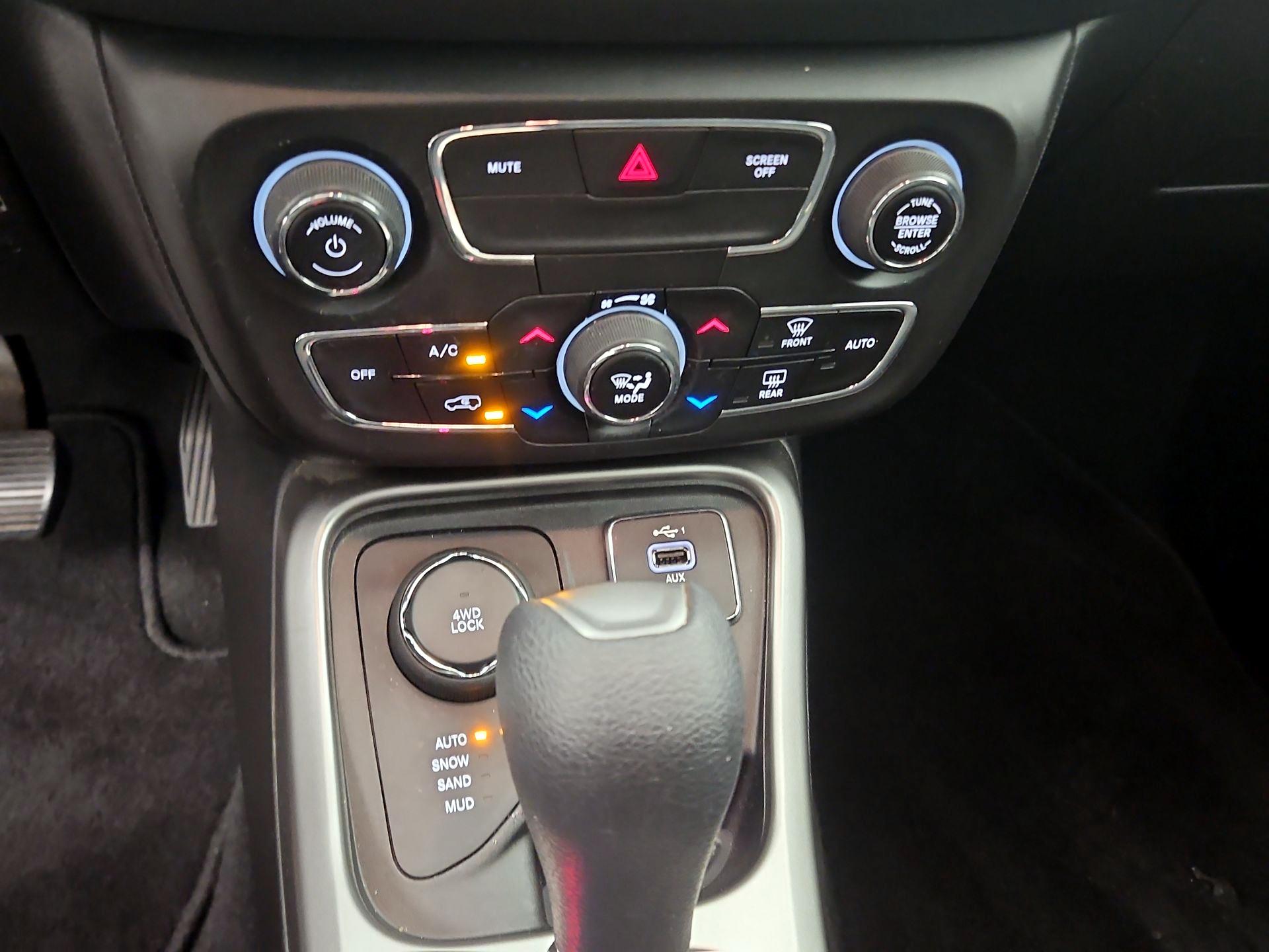 Thumbnail: 2020 Jeep Compass - 16