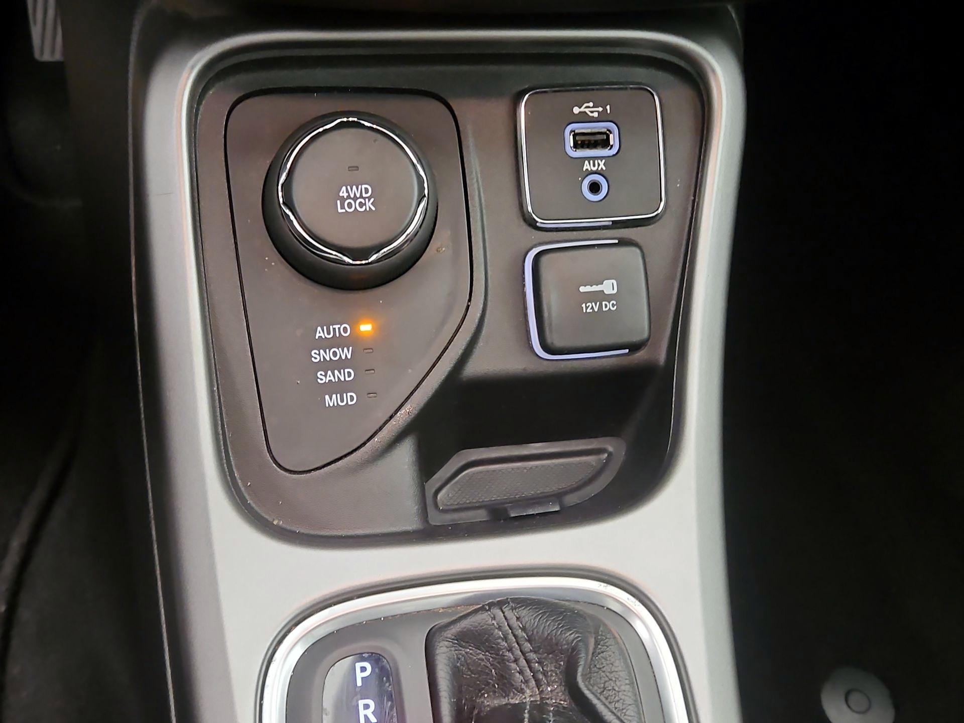 Thumbnail: 2020 Jeep Compass - 18