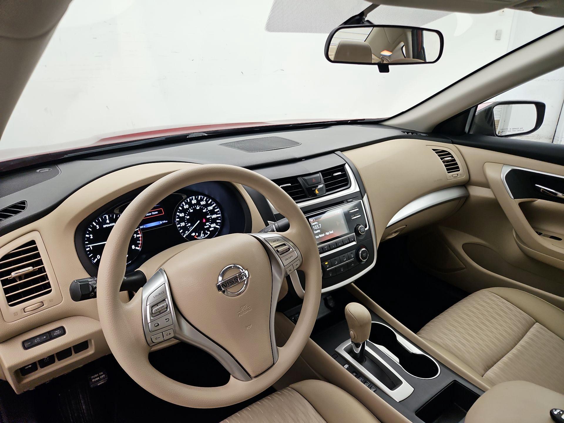 Thumbnail: 2016 Nissan Altima - 9