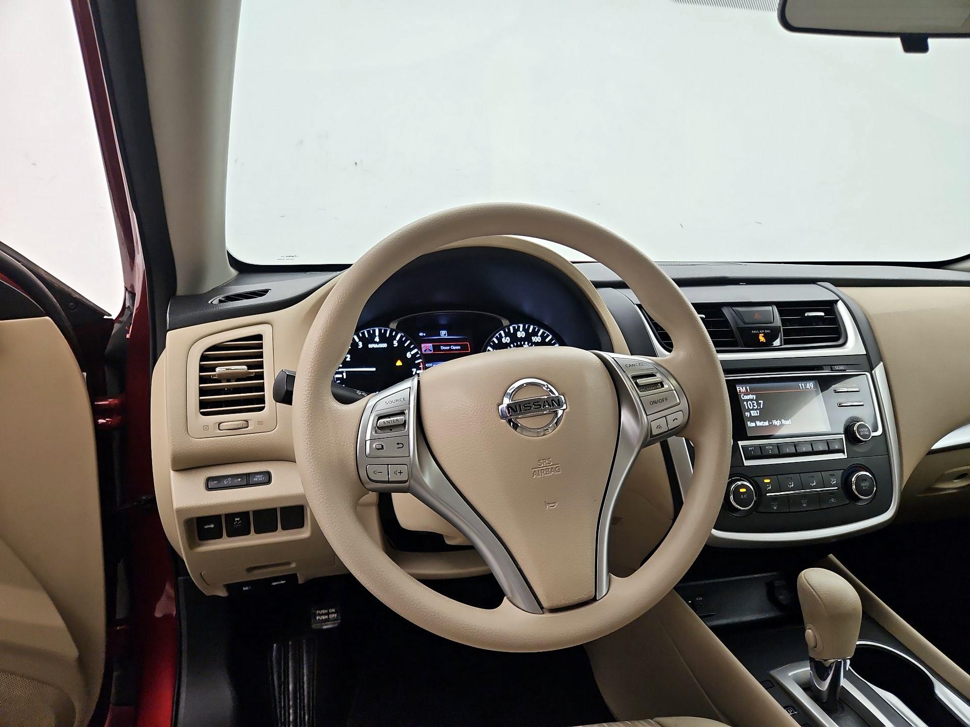 Thumbnail: 2016 Nissan Altima - 10