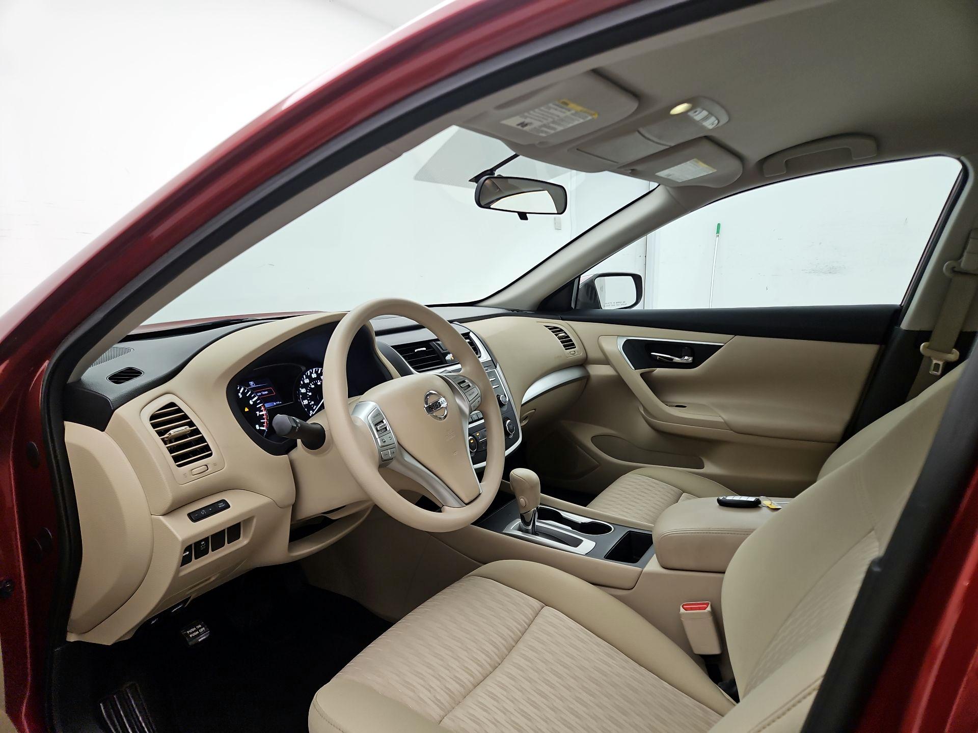 Thumbnail: 2016 Nissan Altima - 11