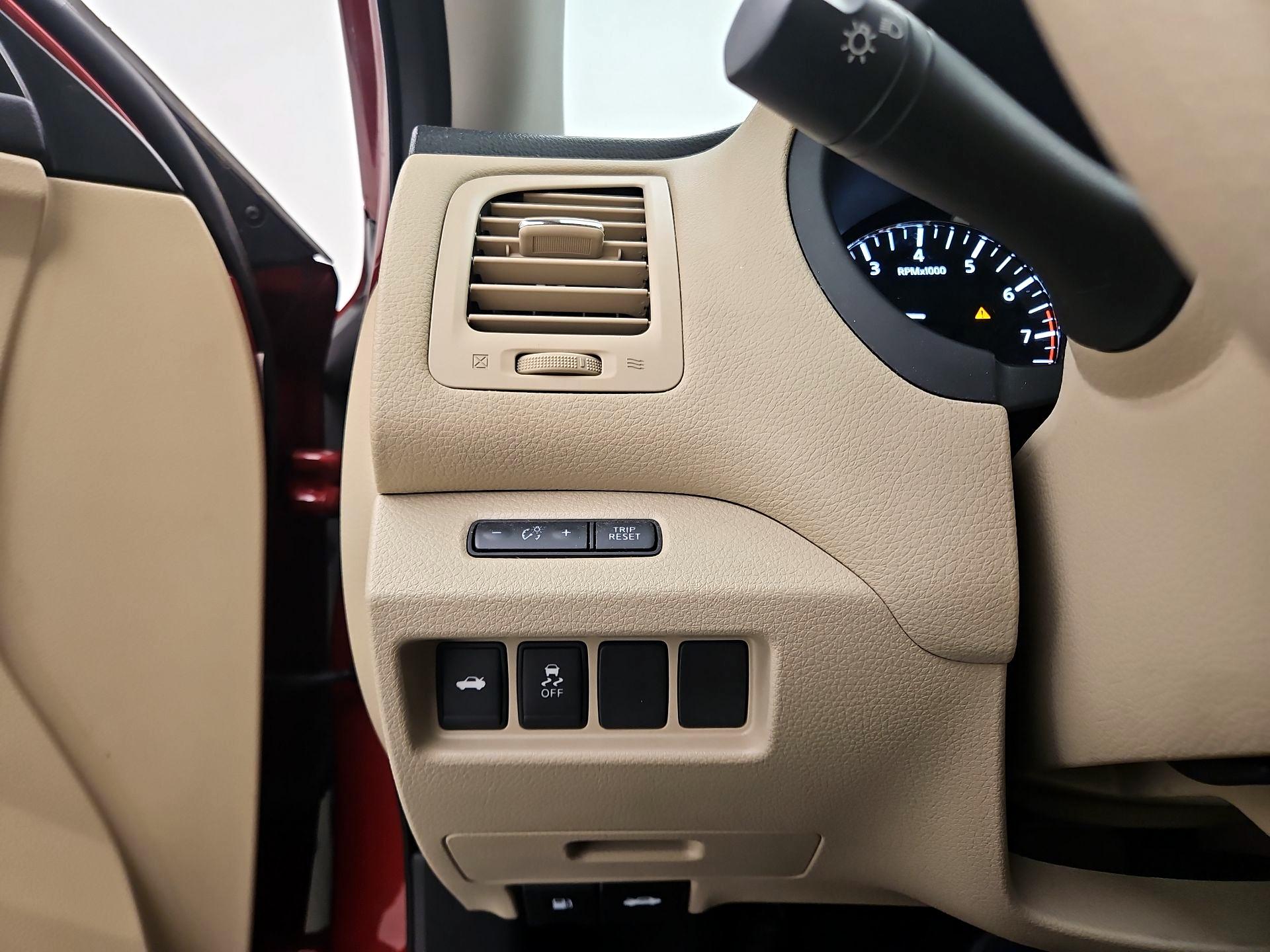 Thumbnail: 2016 Nissan Altima - 13