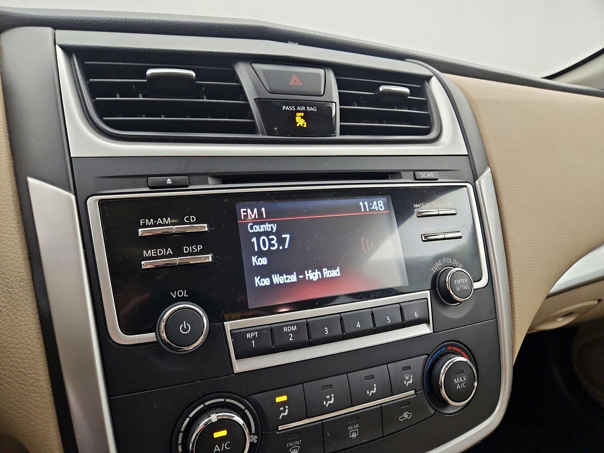 Thumbnail: 2016 Nissan Altima - 15