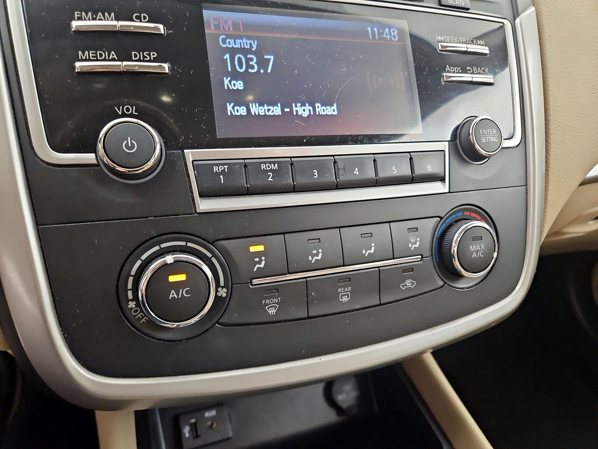 Thumbnail: 2016 Nissan Altima - 16