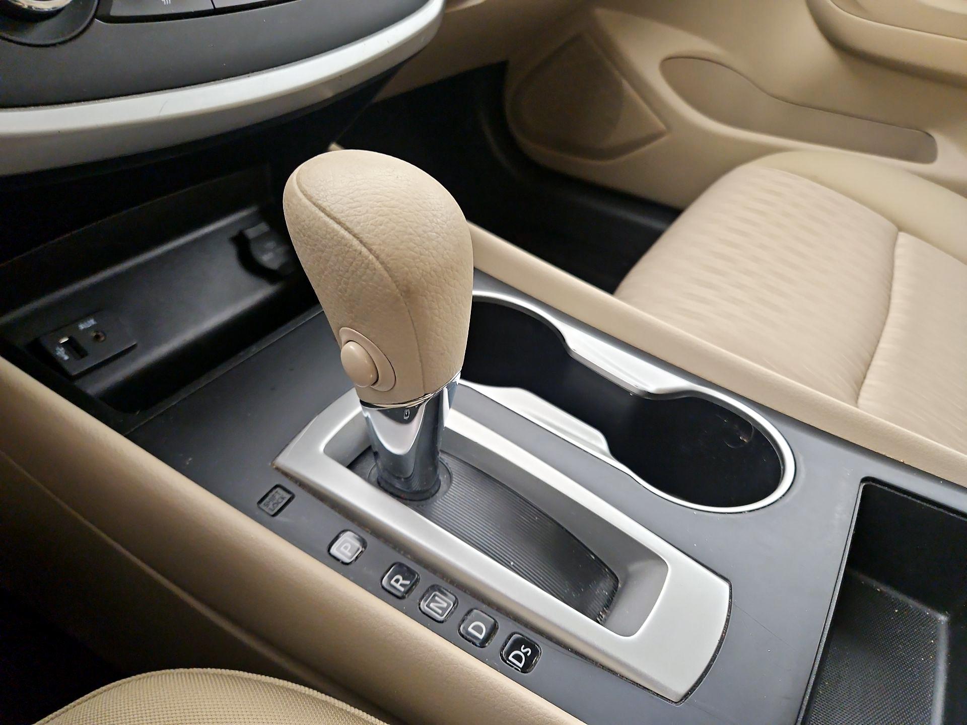 Thumbnail: 2016 Nissan Altima - 17