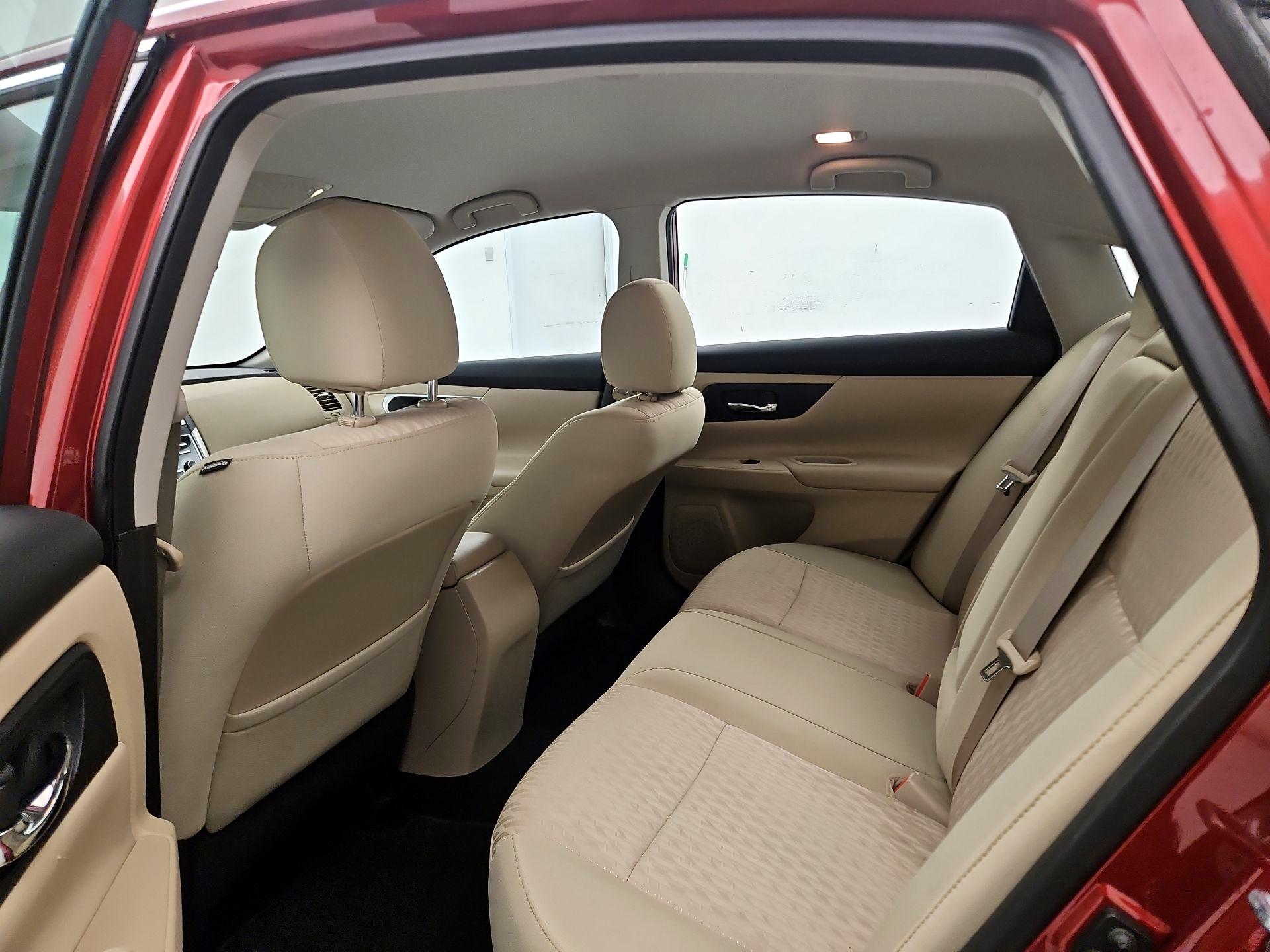 Thumbnail: 2016 Nissan Altima - 19