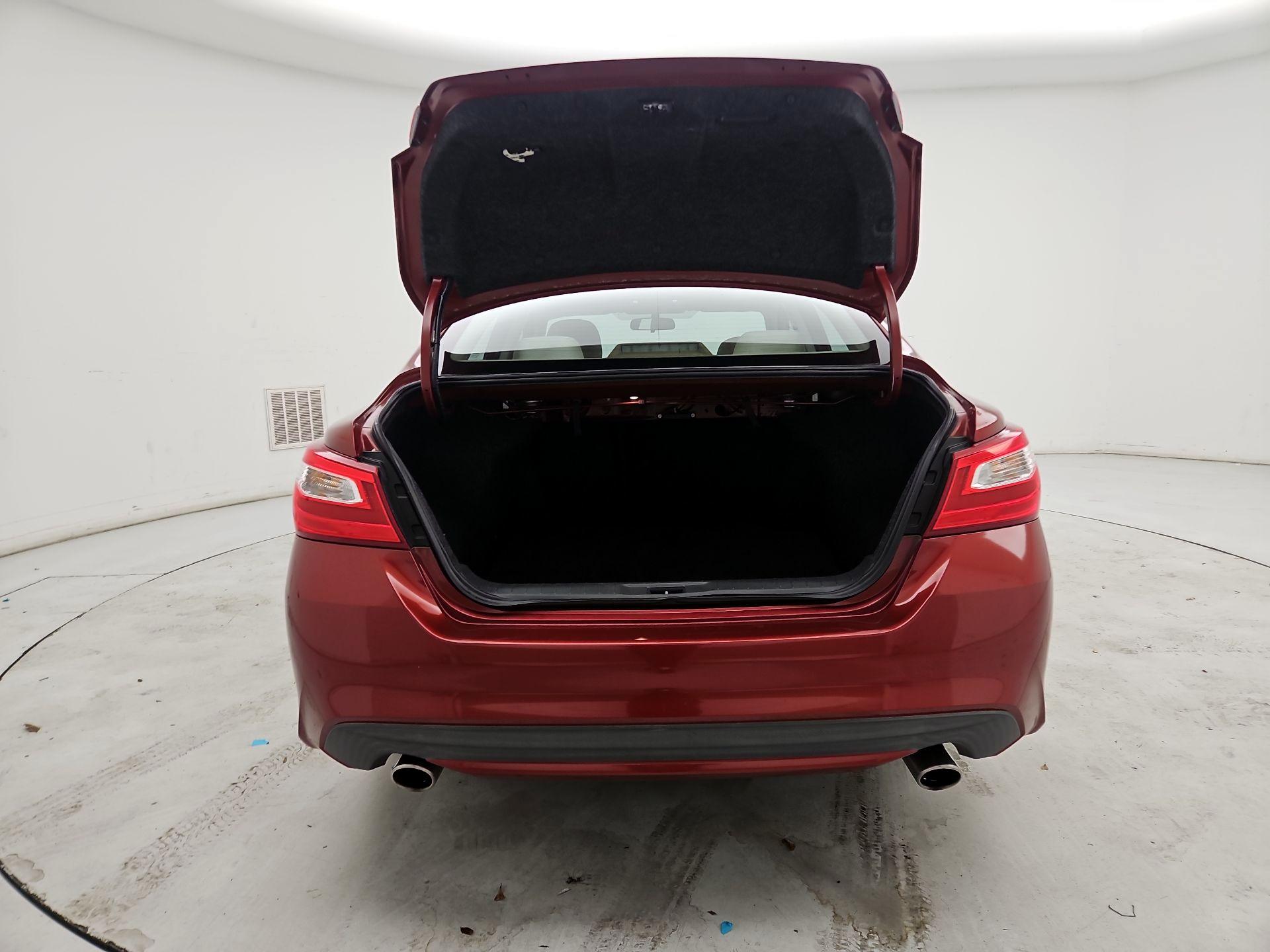 Thumbnail: 2016 Nissan Altima - 20