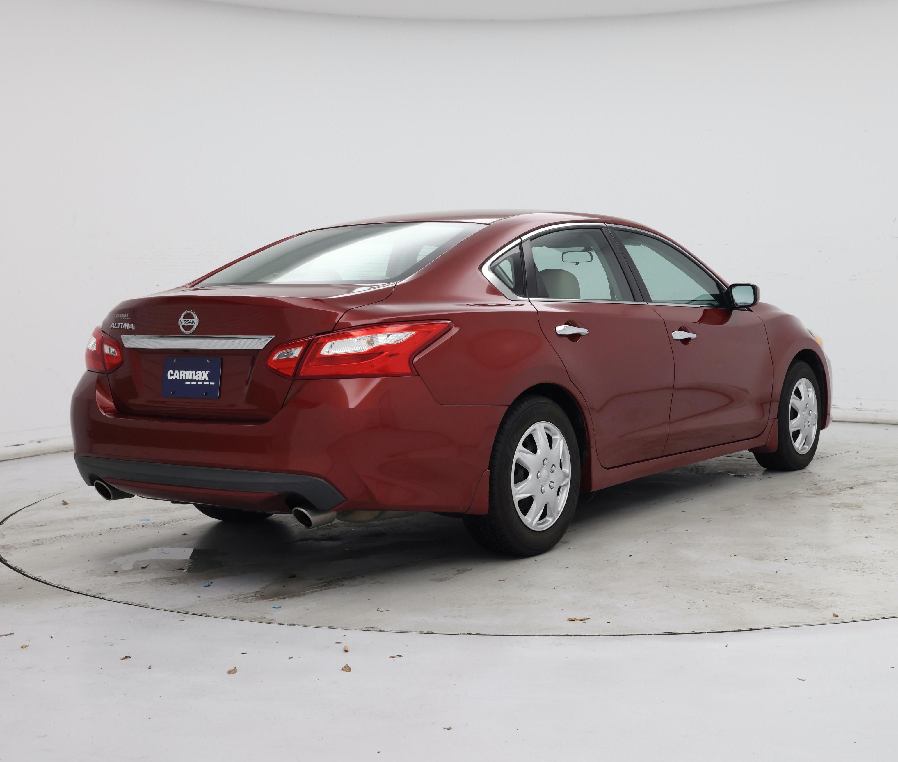 Thumbnail: 2016 Nissan Altima - 8