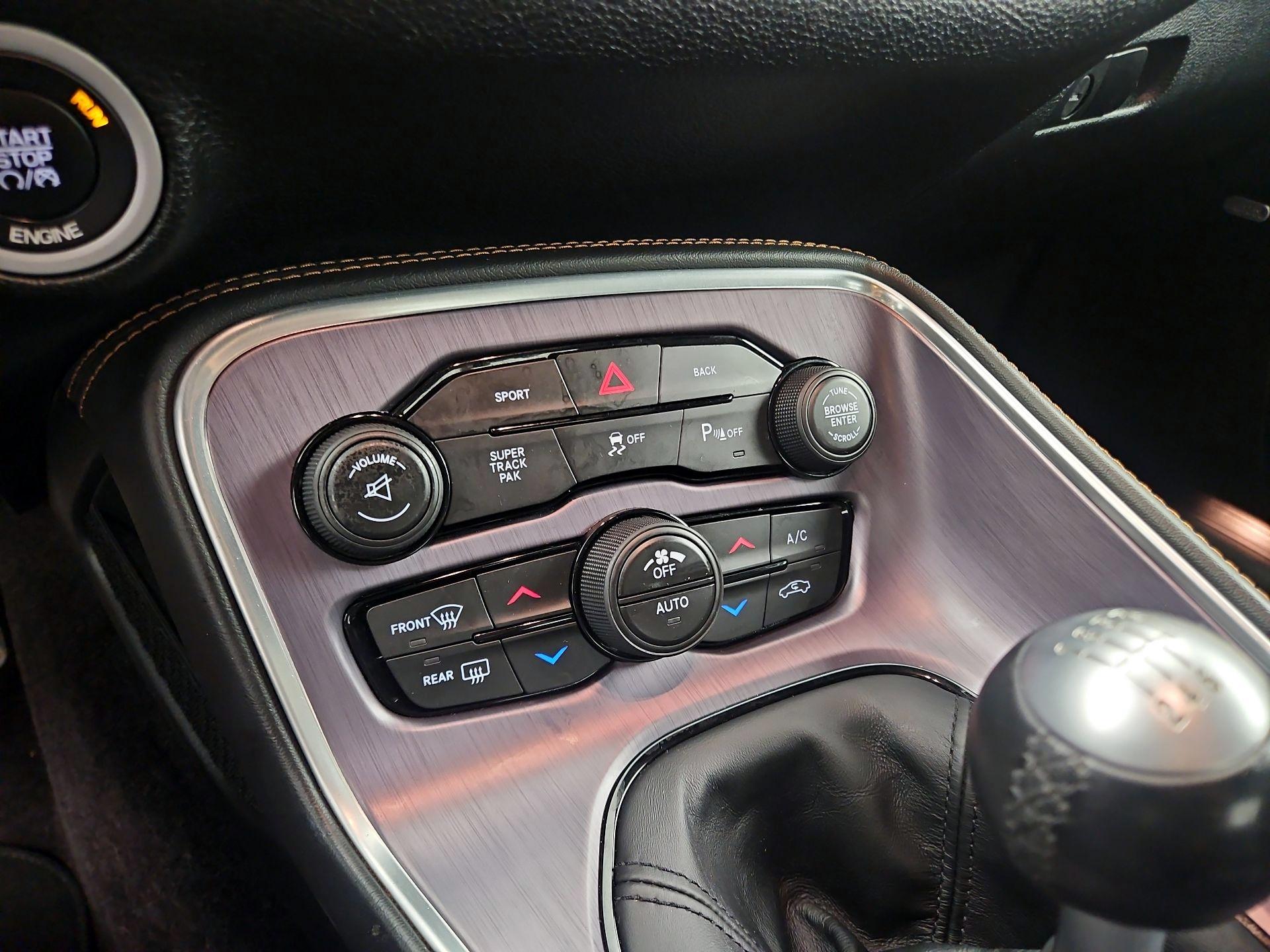 Thumbnail: 2016 Dodge Challenger - 17