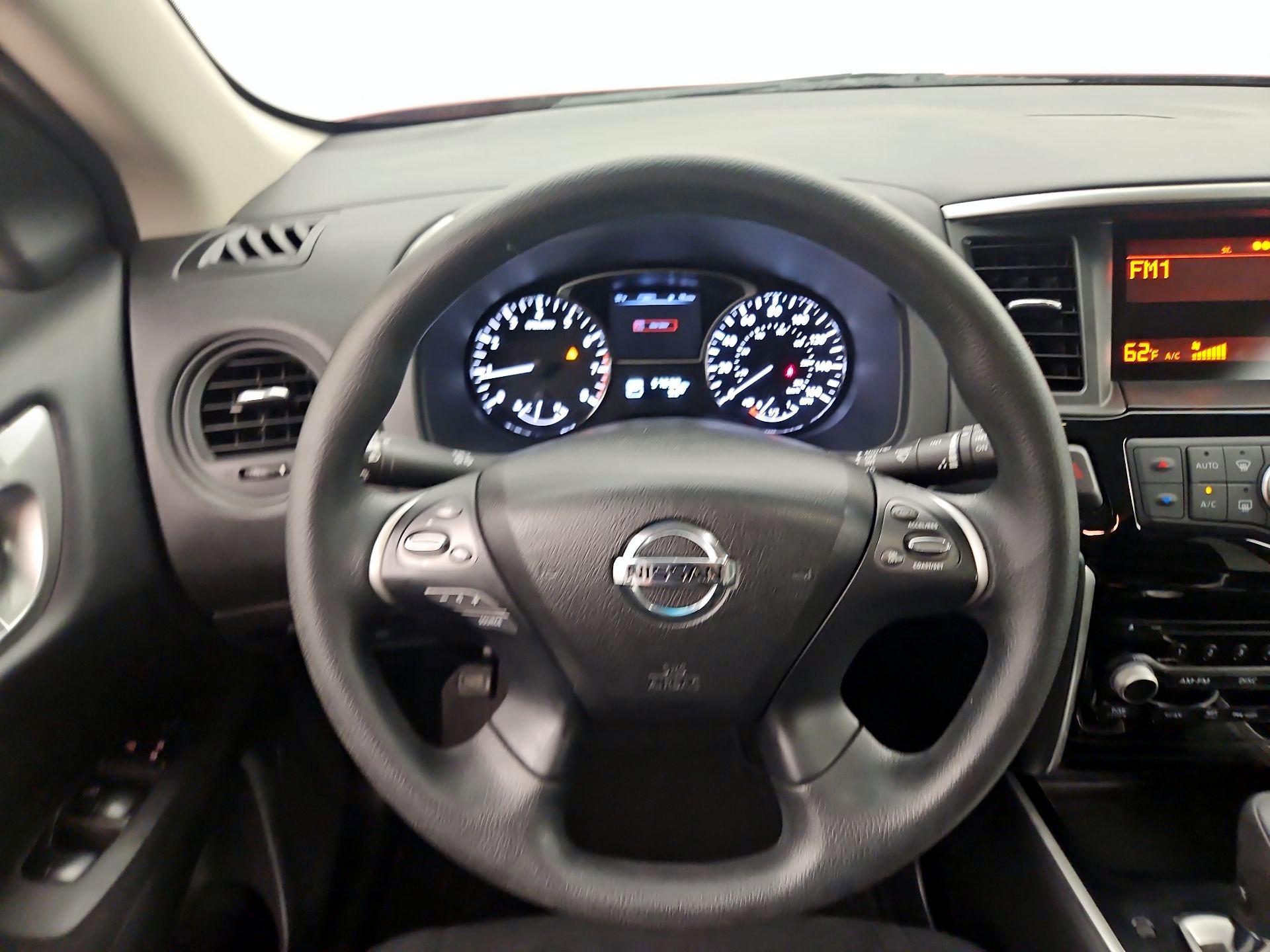 Thumbnail: 2015 Nissan Pathfinder - 10