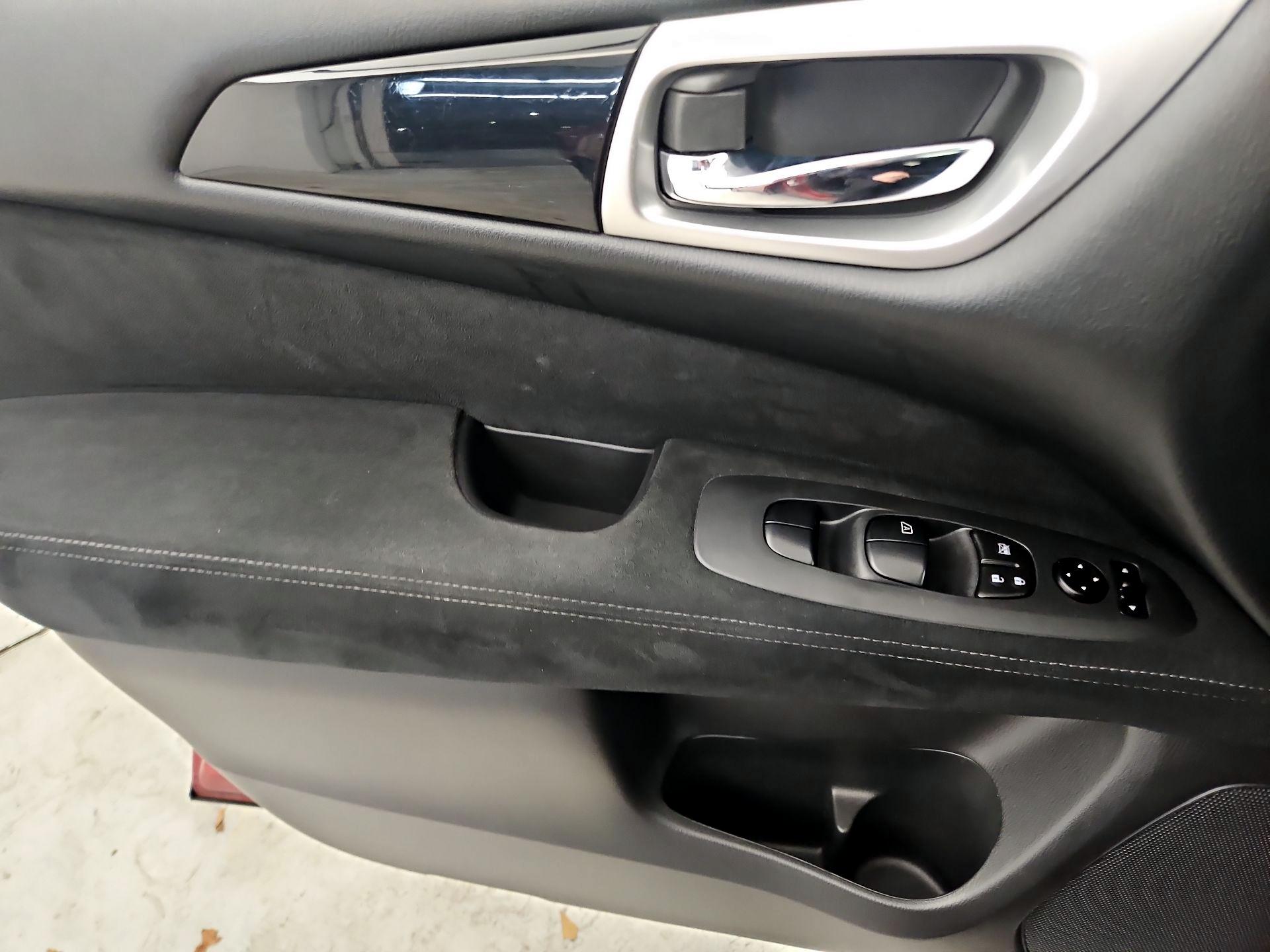 Thumbnail: 2015 Nissan Pathfinder - 12