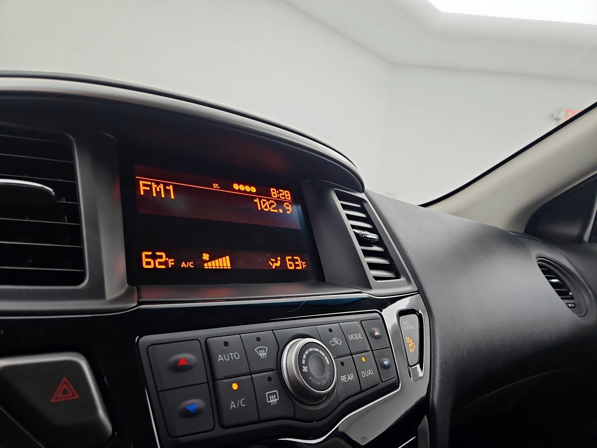 Thumbnail: 2015 Nissan Pathfinder - 15