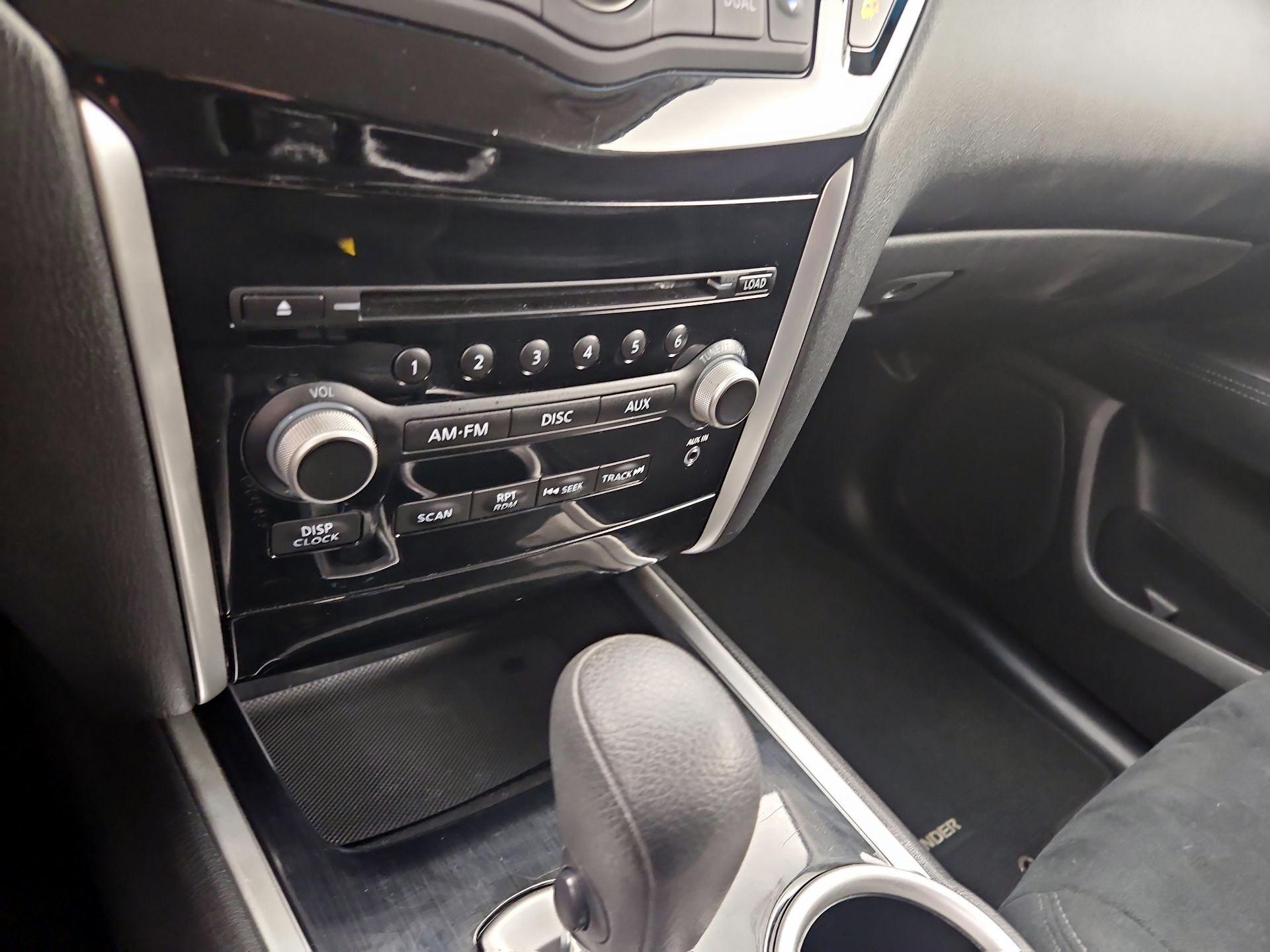 Thumbnail: 2015 Nissan Pathfinder - 16