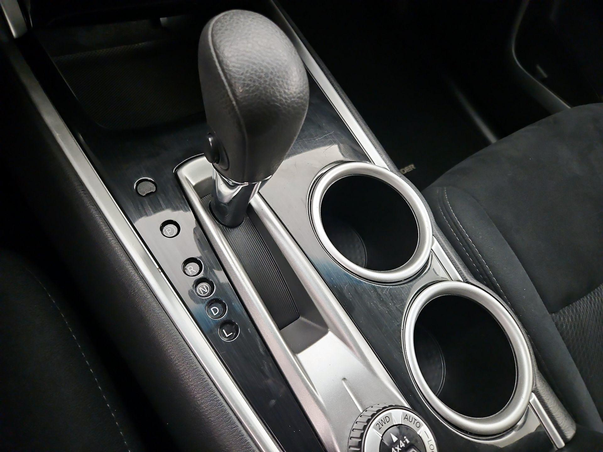 Thumbnail: 2015 Nissan Pathfinder - 17