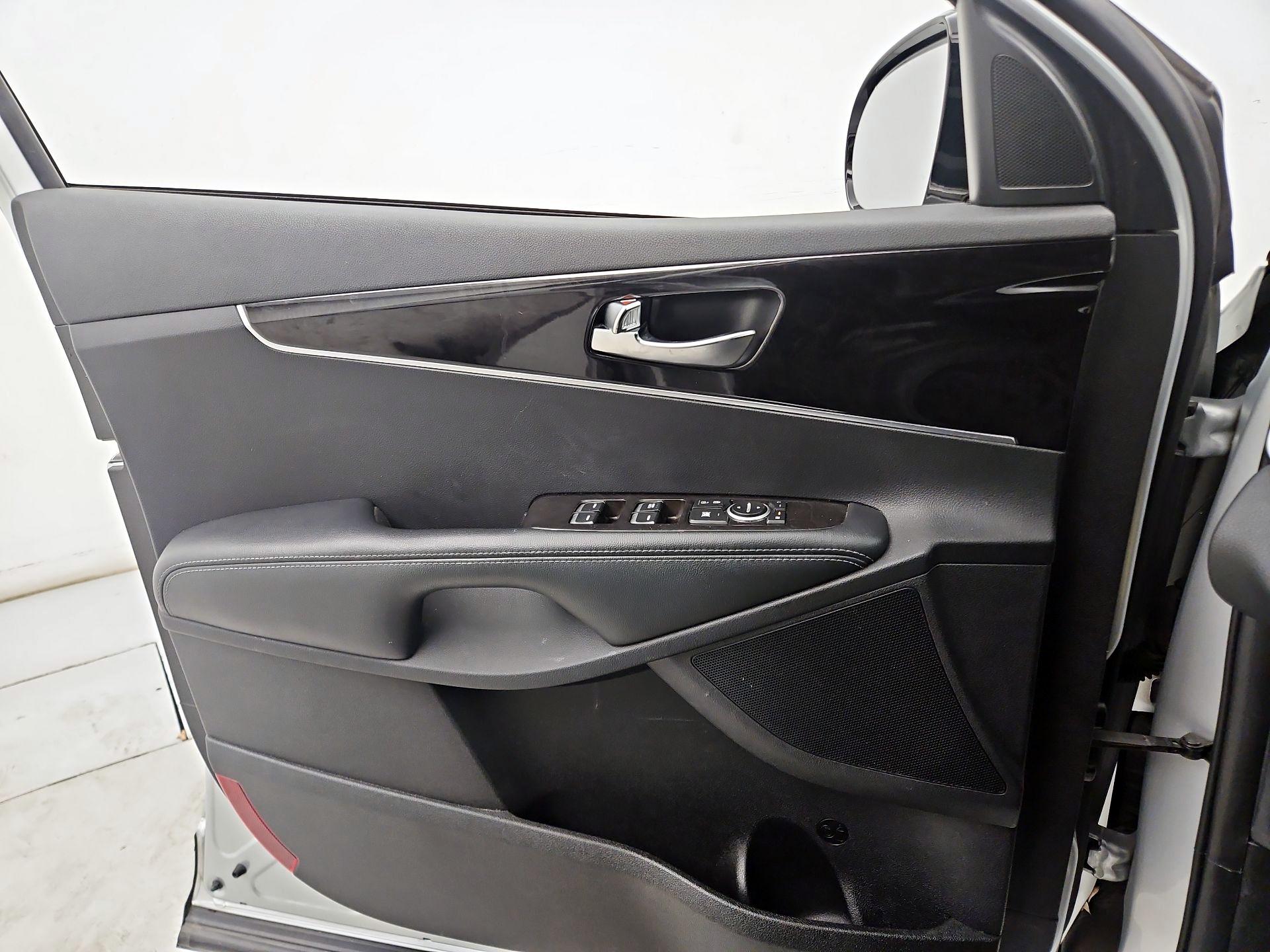 Thumbnail: 2018 Kia Sorento - 12