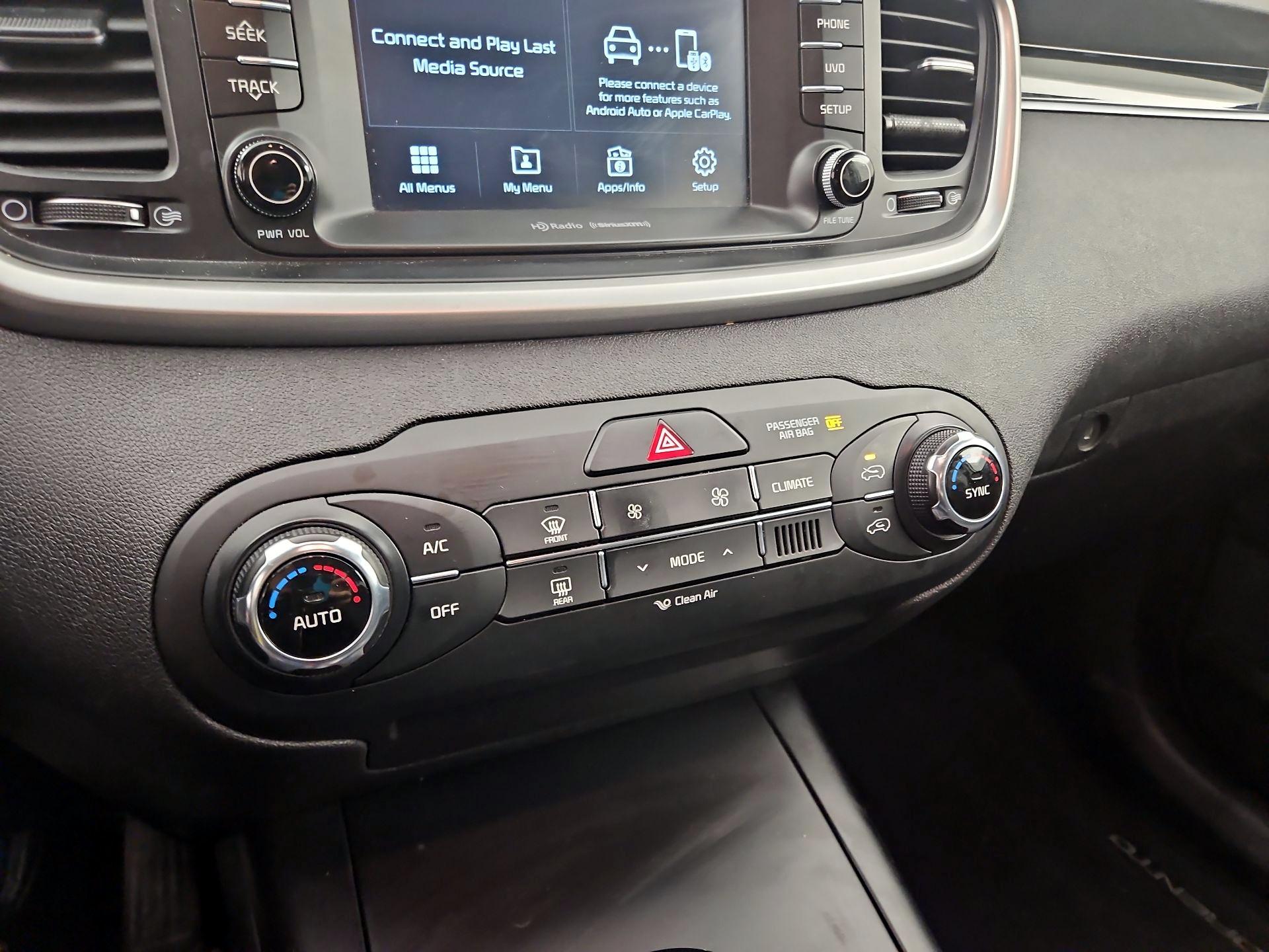 Thumbnail: 2018 Kia Sorento - 16