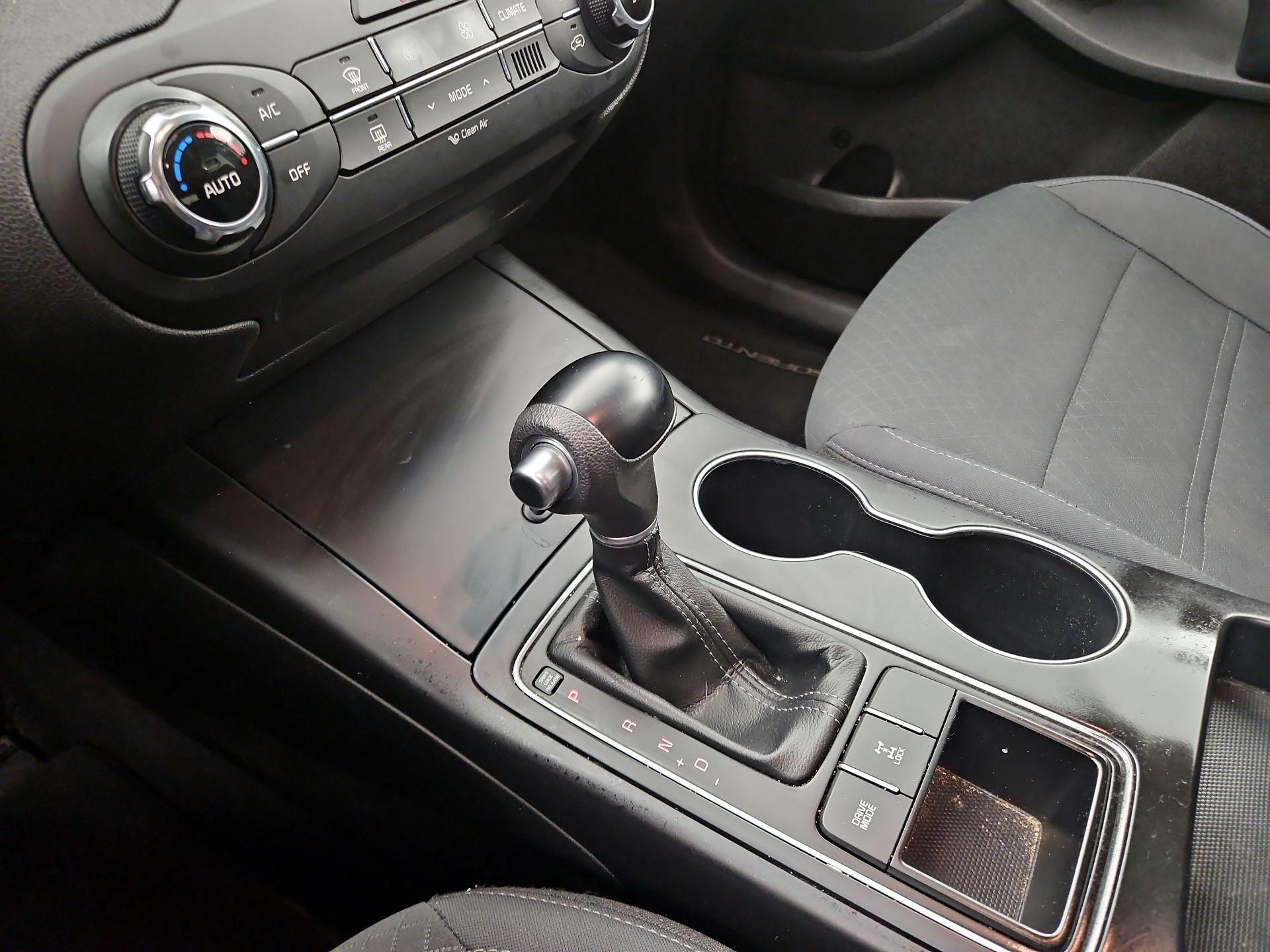 Thumbnail: 2018 Kia Sorento - 17