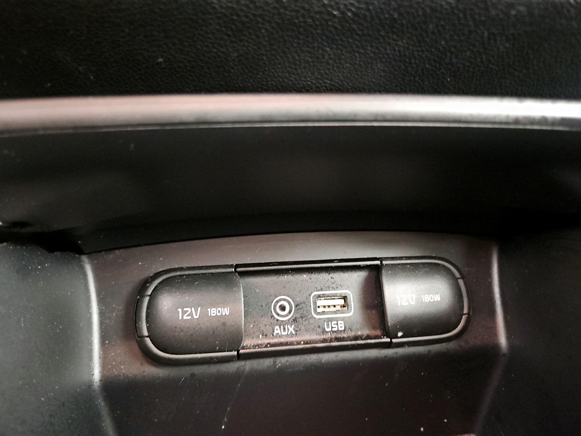 Thumbnail: 2018 Kia Sorento - 18