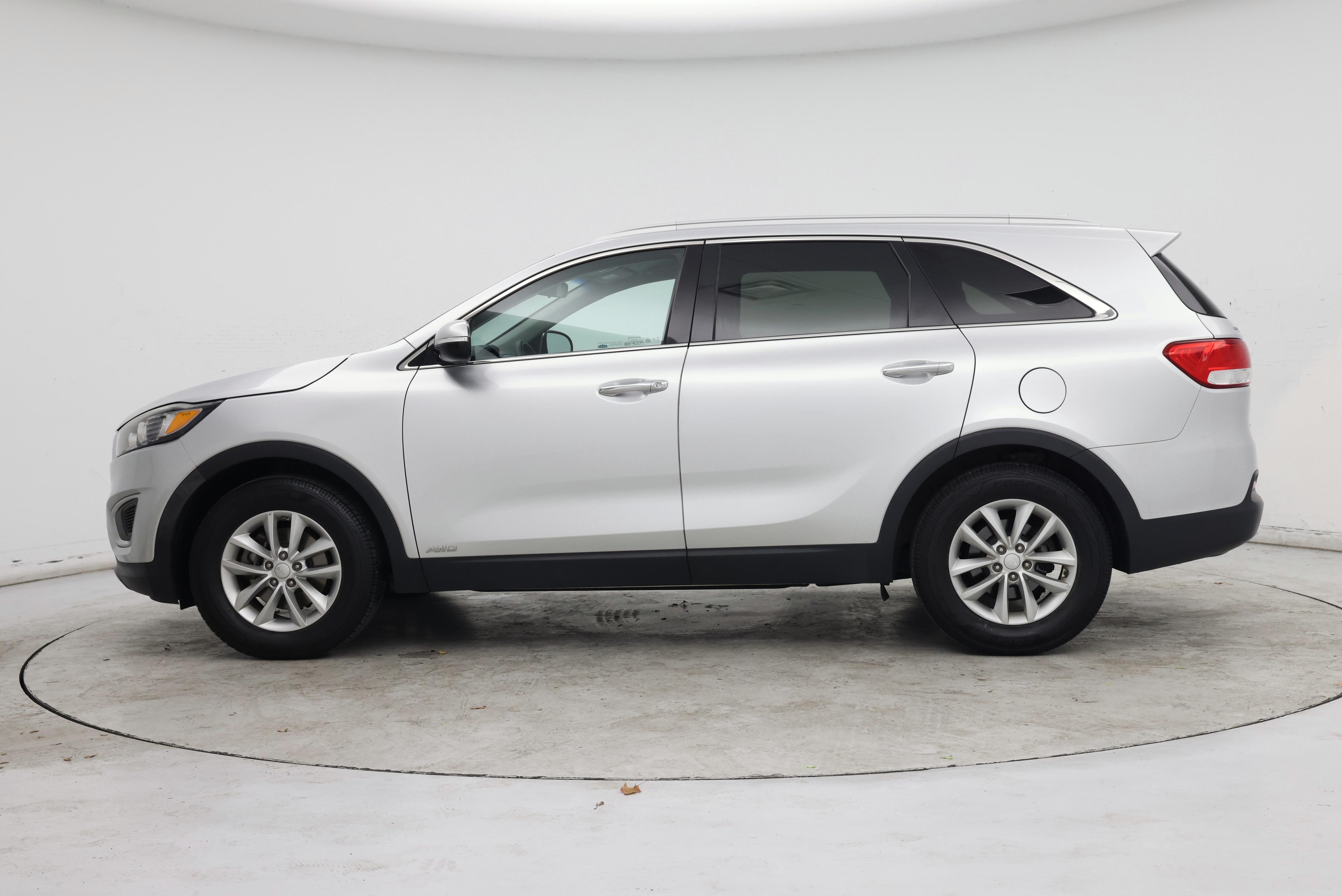 Thumbnail: 2018 Kia Sorento - 3