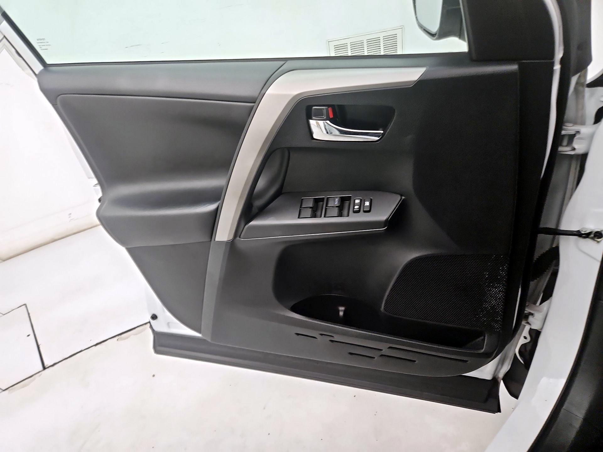 Thumbnail: 2018 Toyota RAV4 - 12