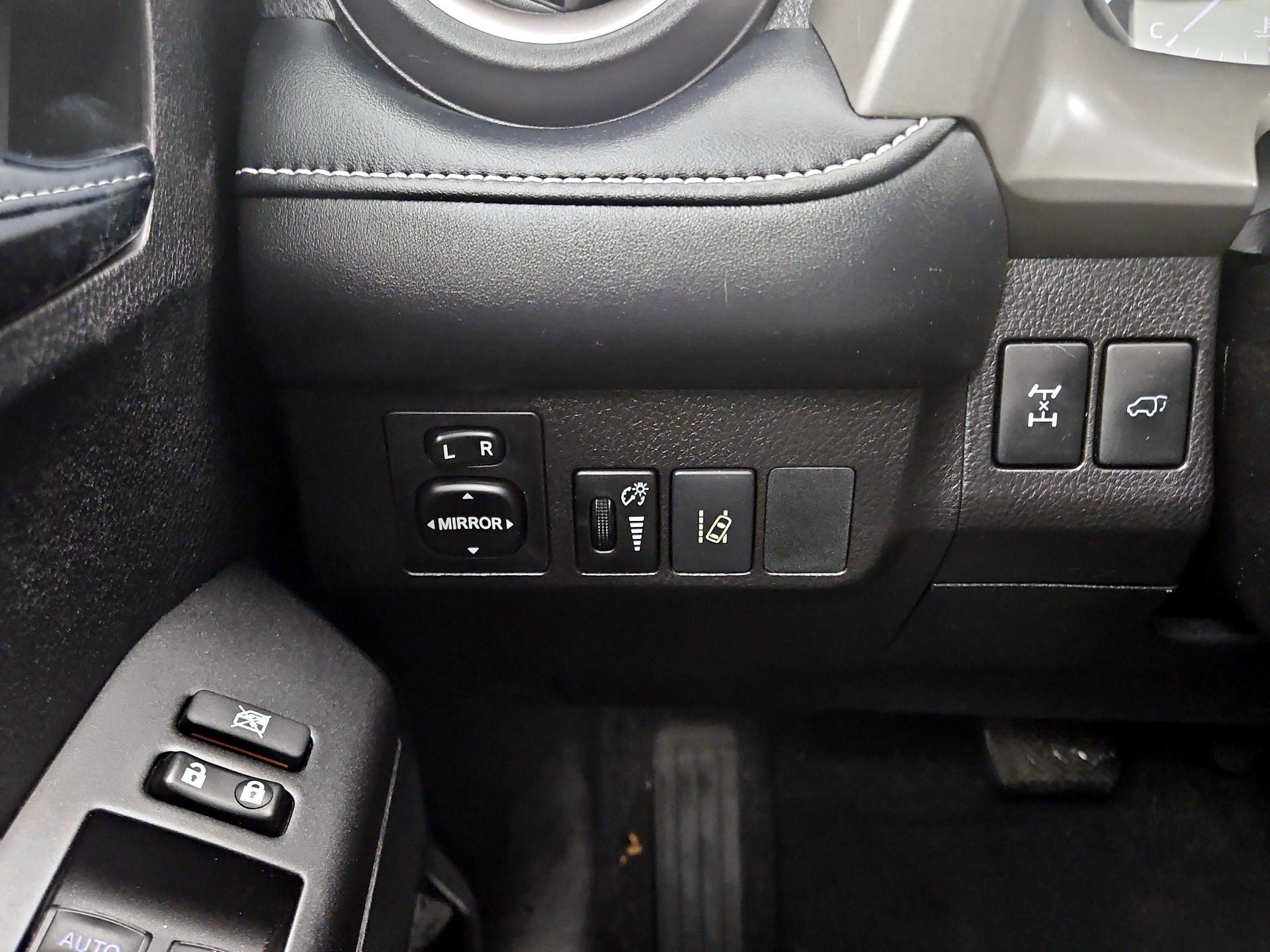 Thumbnail: 2018 Toyota RAV4 - 13