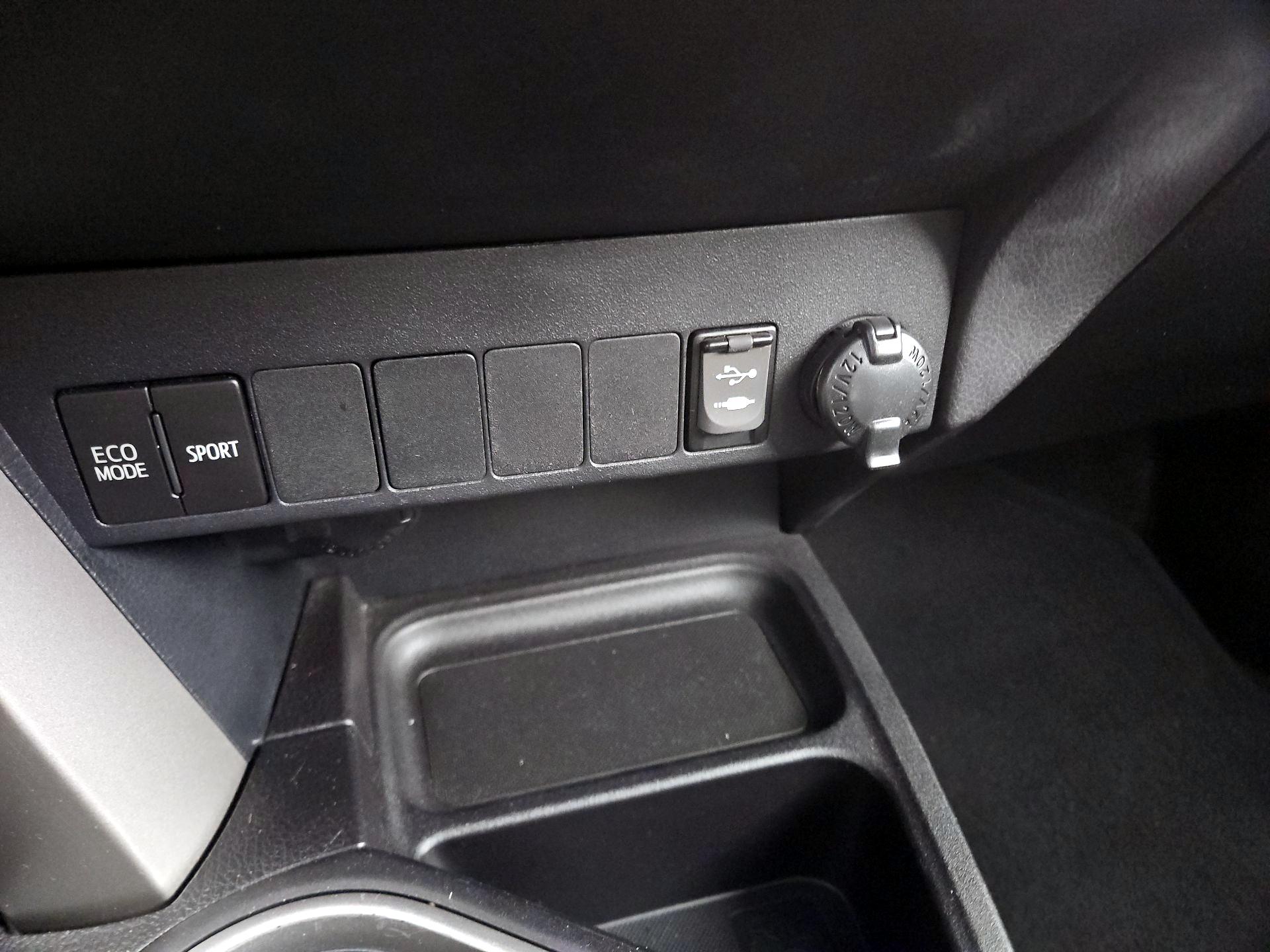 Thumbnail: 2018 Toyota RAV4 - 18