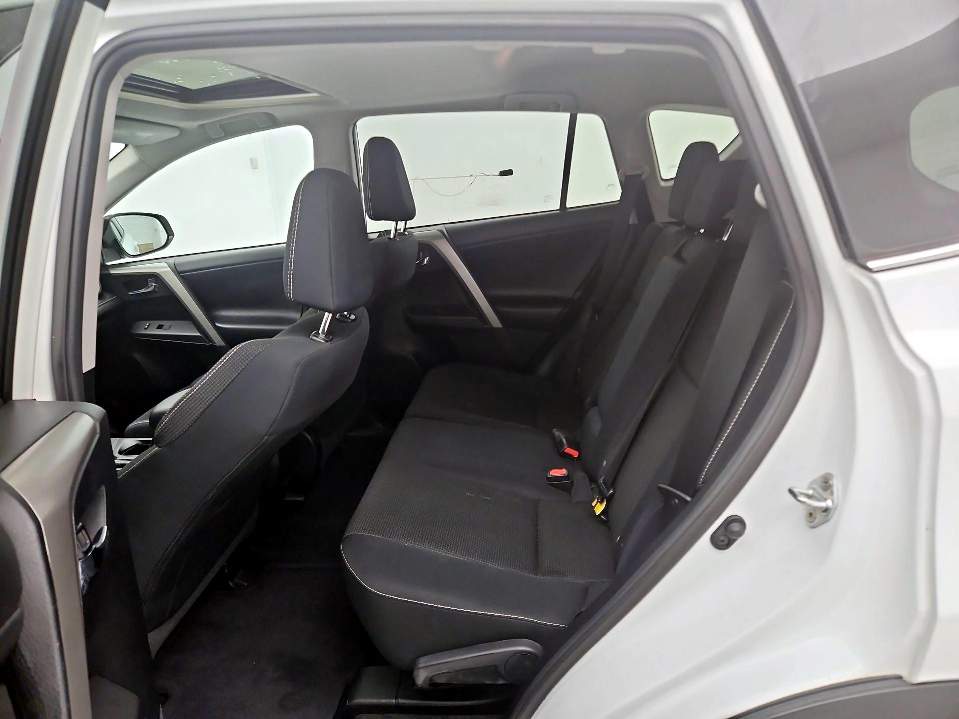 Thumbnail: 2018 Toyota RAV4 - 20