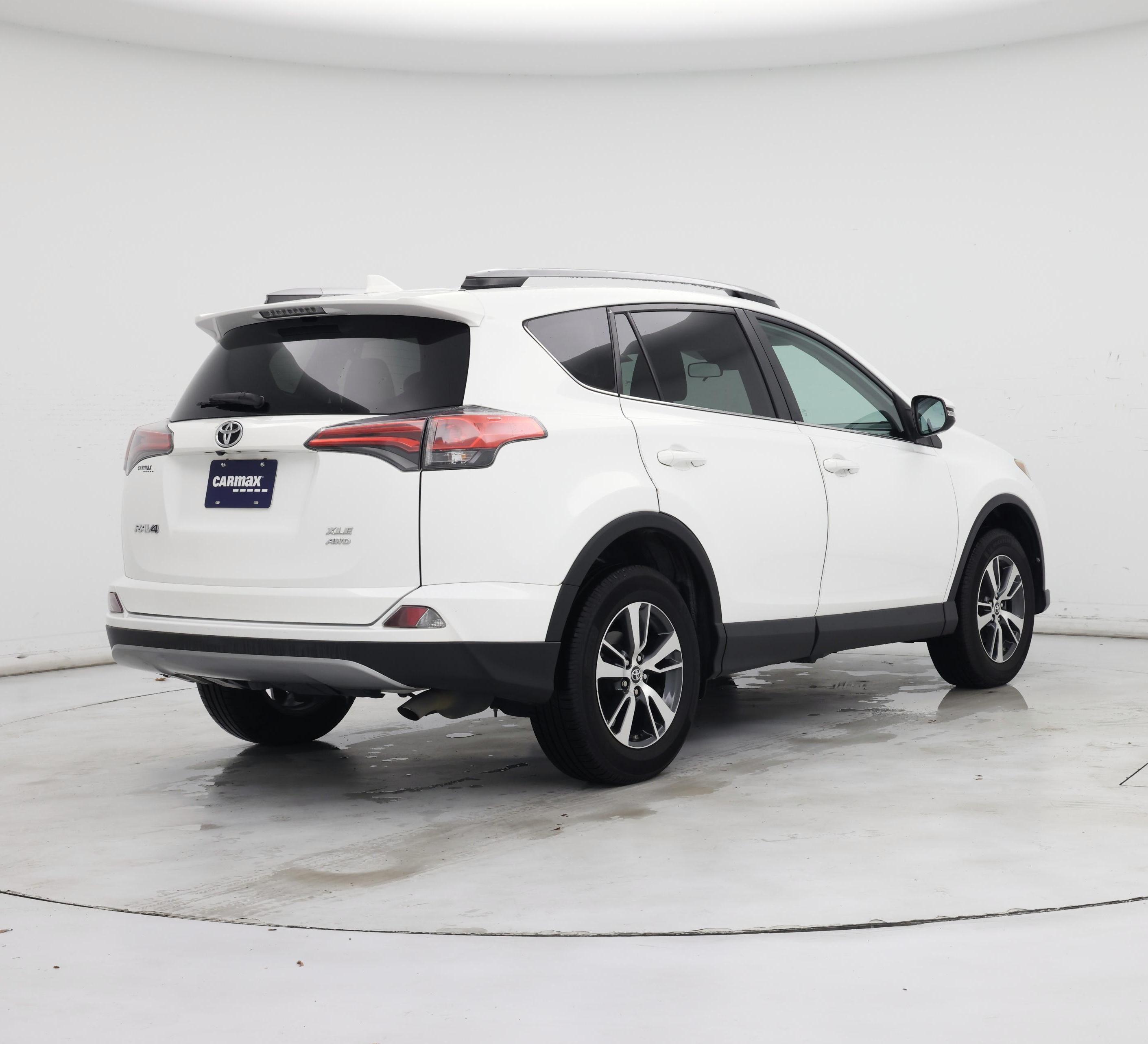 Thumbnail: 2018 Toyota RAV4 - 8