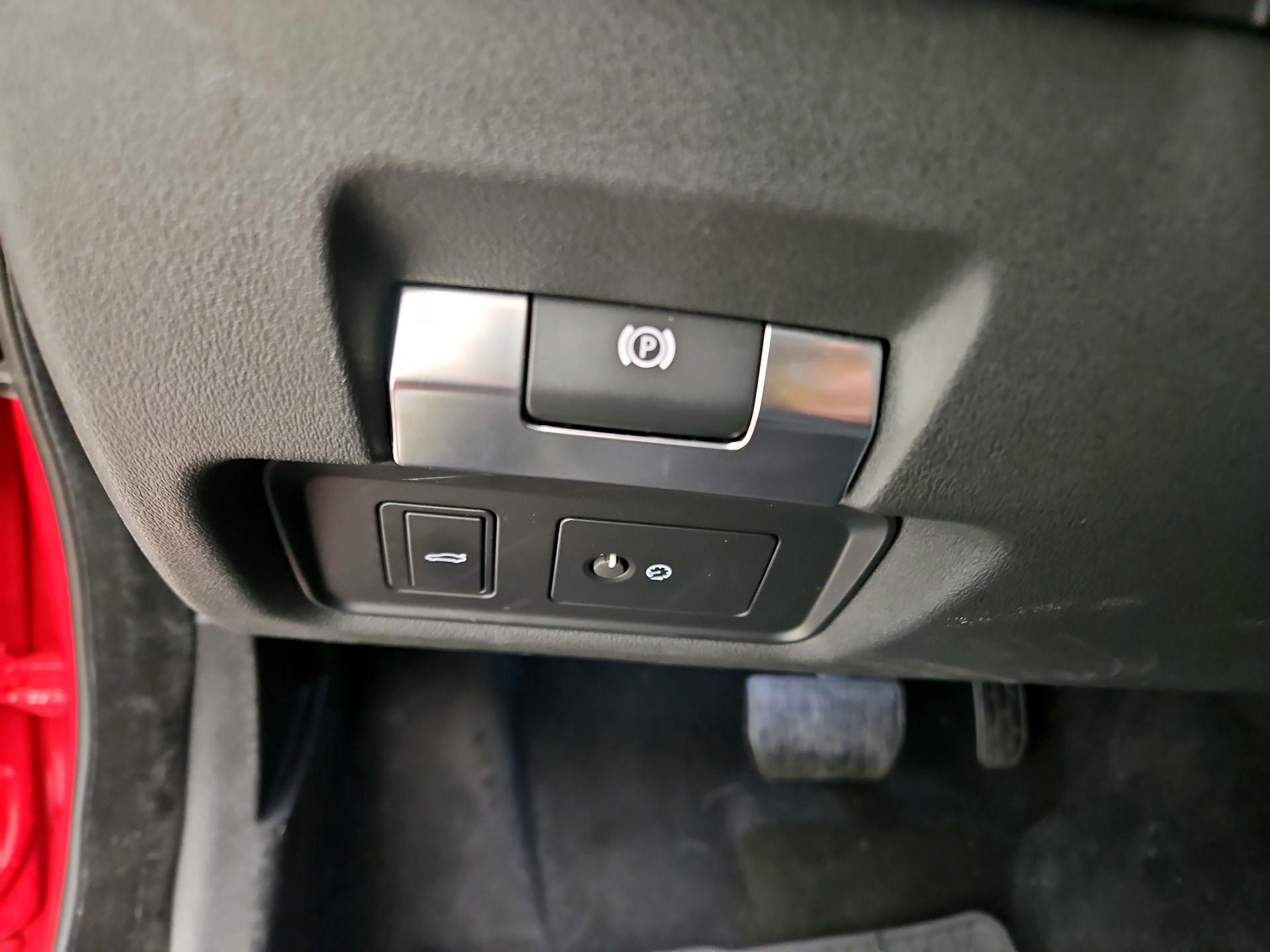 Thumbnail: 2020 Jaguar XE - 13