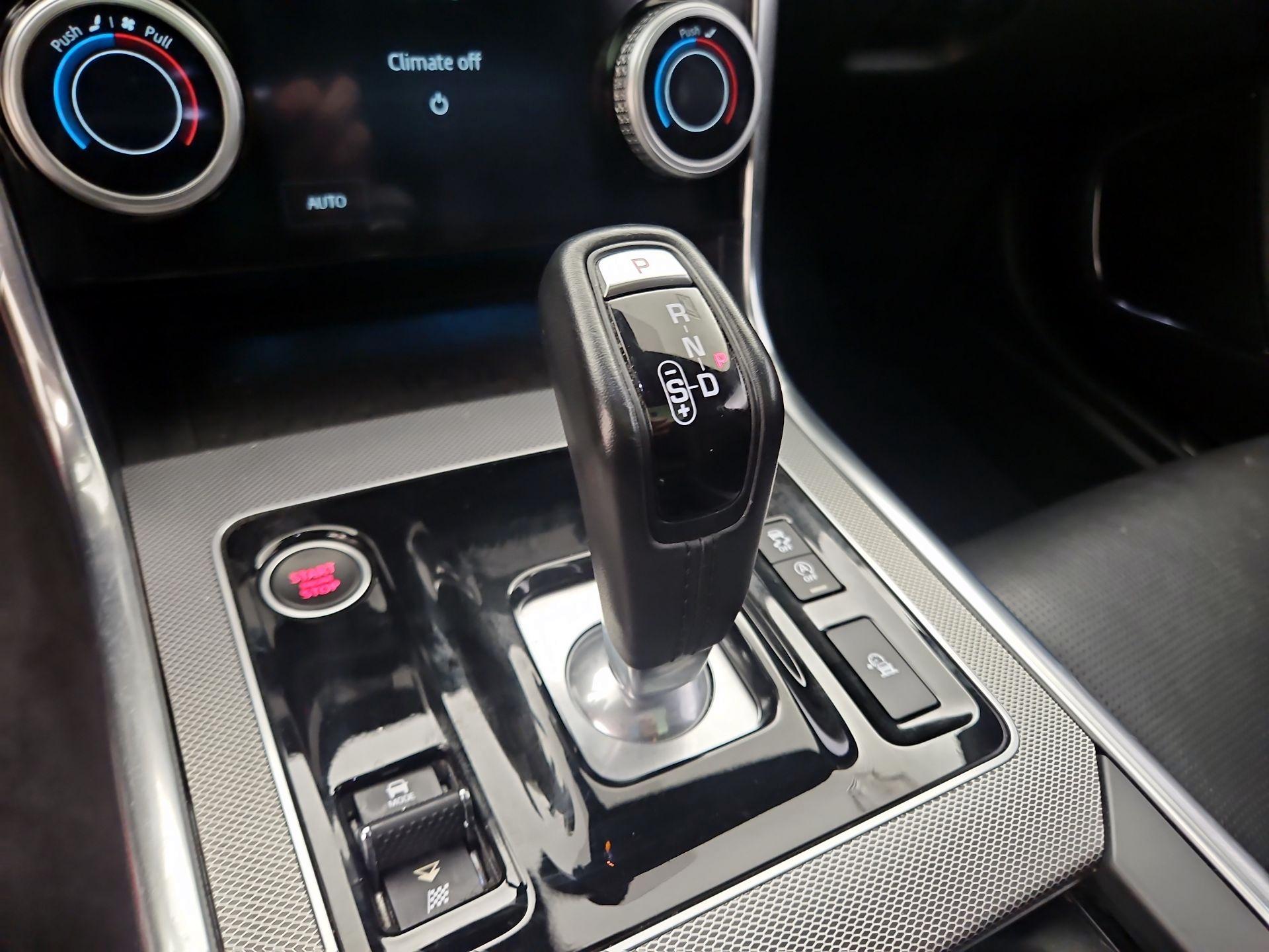 Thumbnail: 2020 Jaguar XE - 17