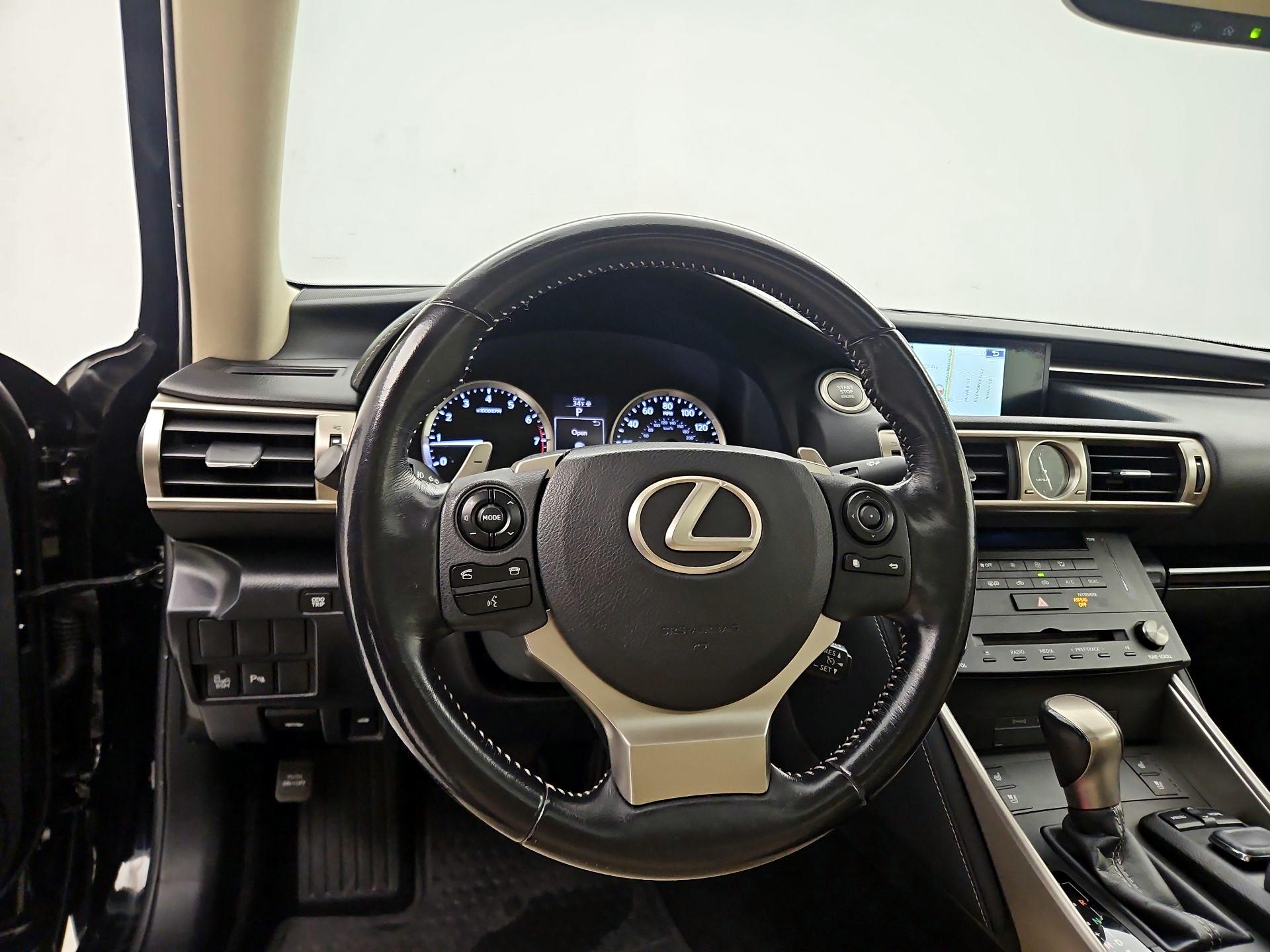 Thumbnail: 2015 Lexus IS - 10