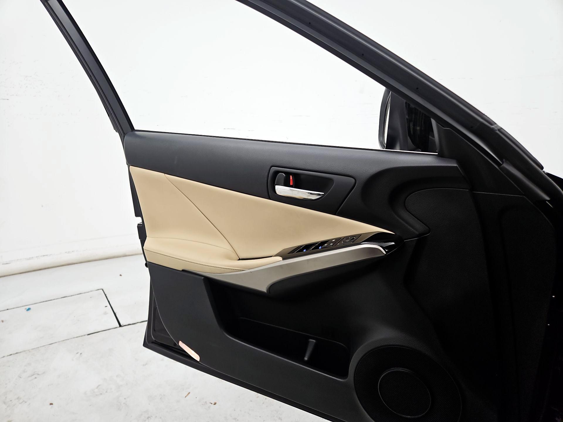 Thumbnail: 2015 Lexus IS - 12