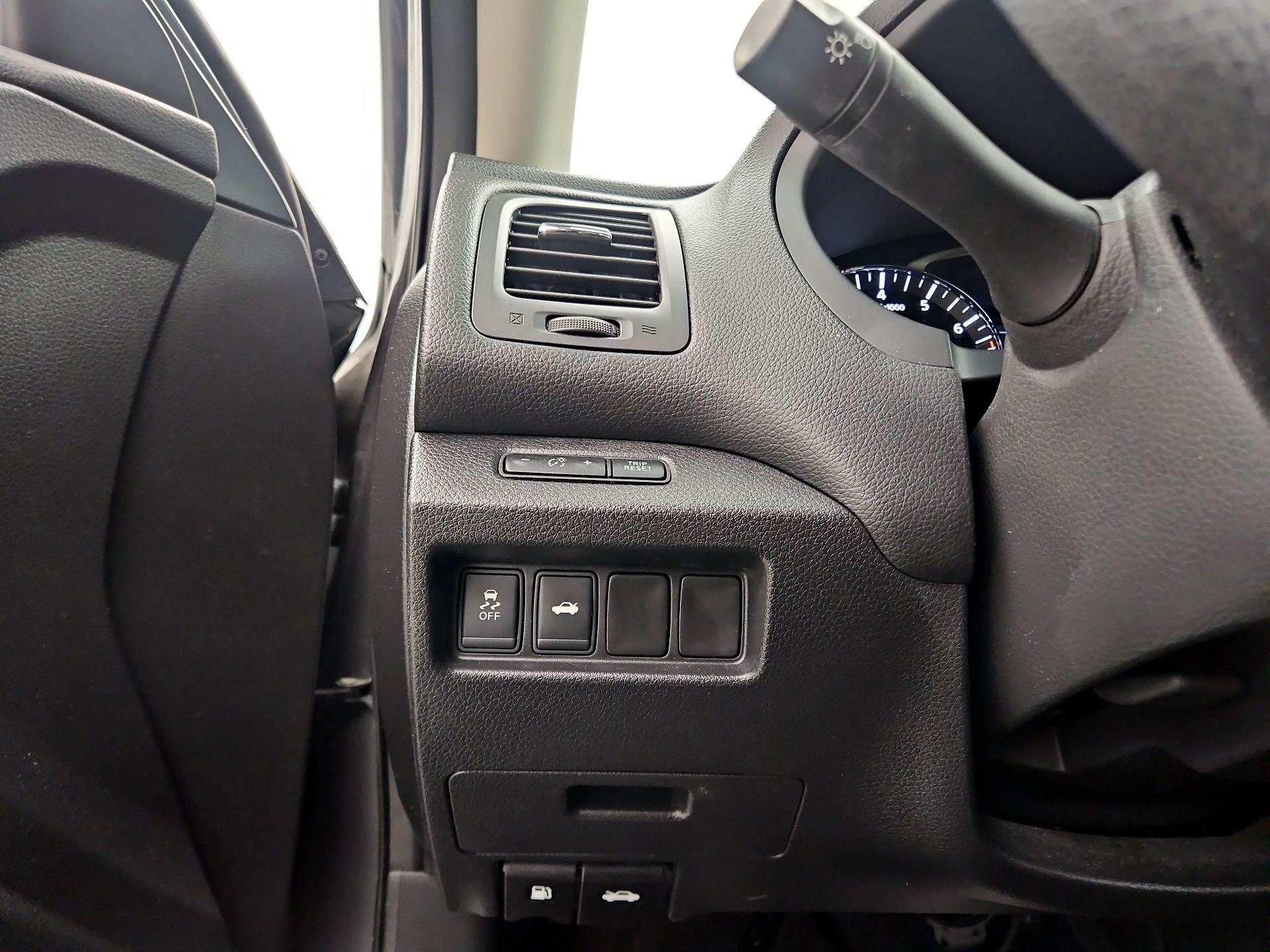 Thumbnail: 2014 Nissan Altima - 13