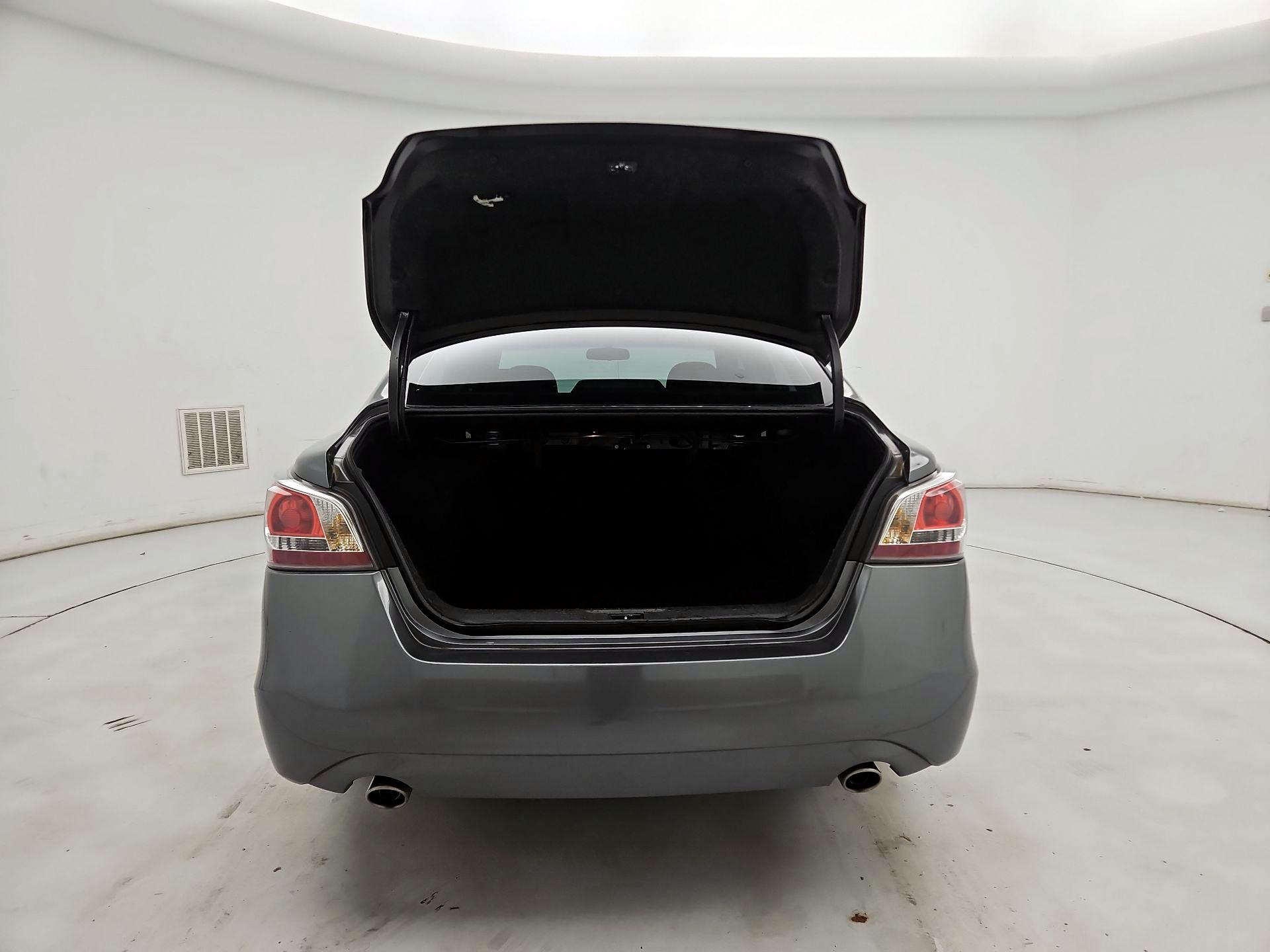 Thumbnail: 2014 Nissan Altima - 18