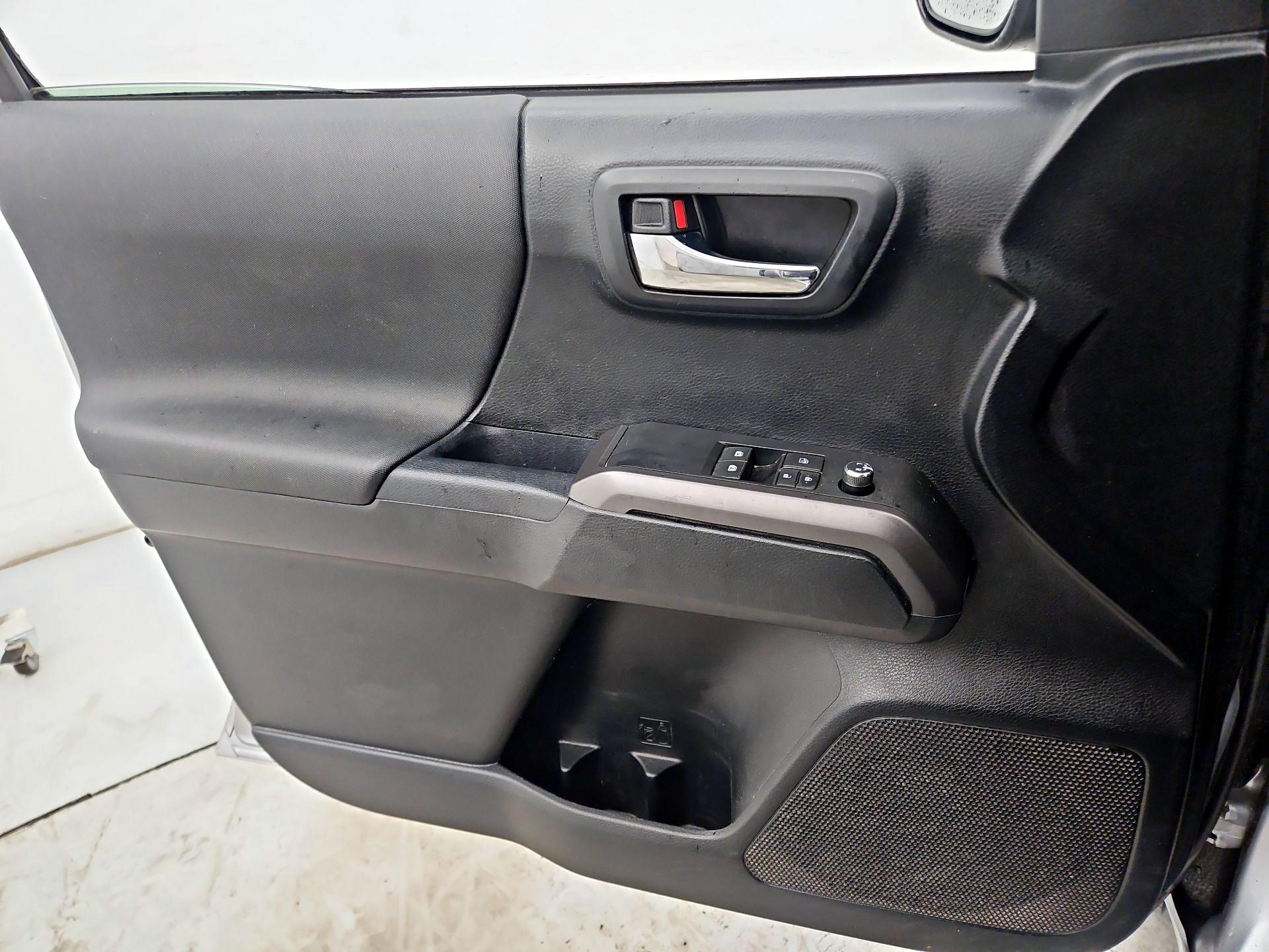 Thumbnail: 2017 Toyota Tacoma - 12